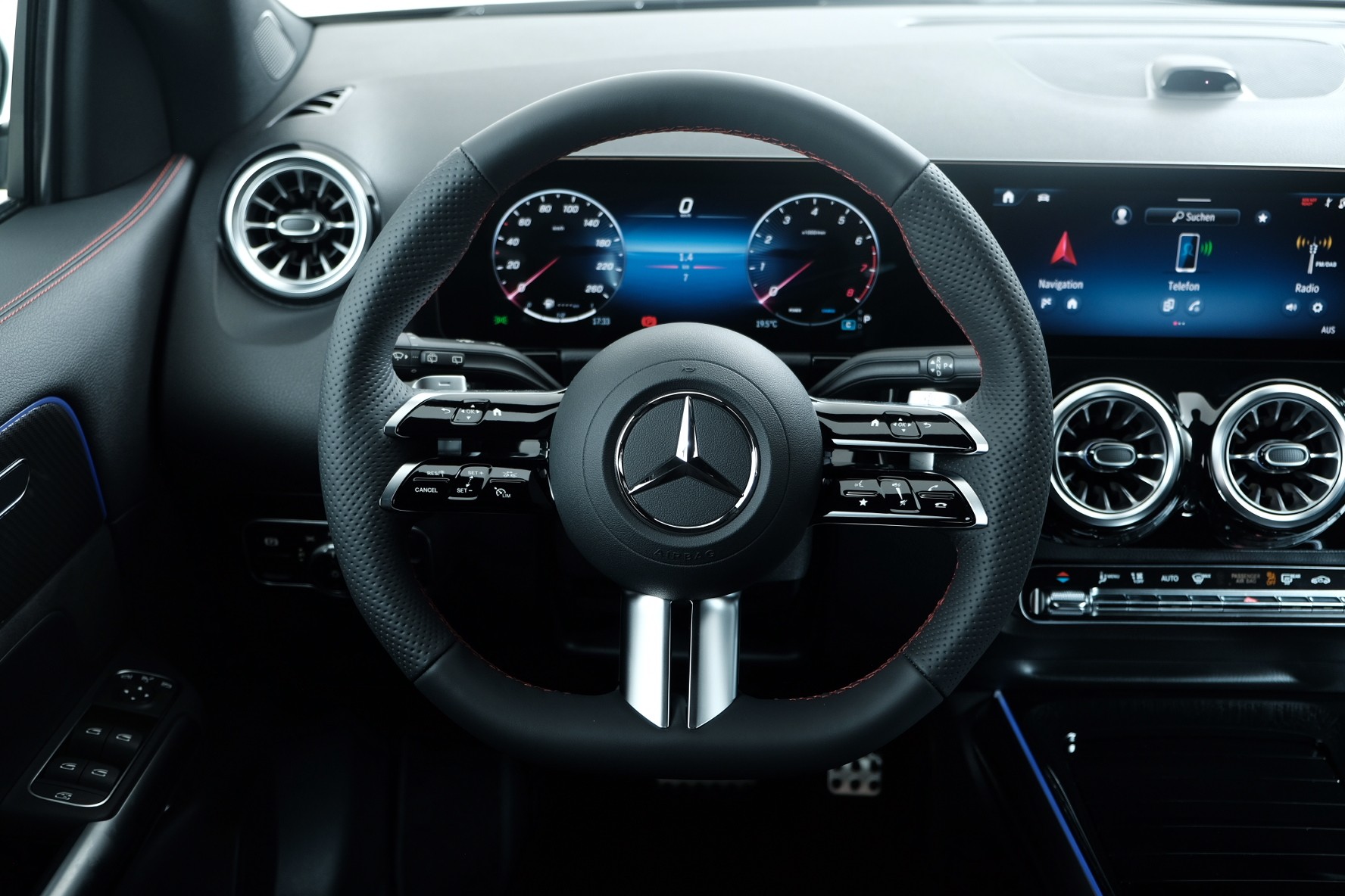 MERCEDES-BENZ GLA 200 Night Star 7G-DCT-image-7