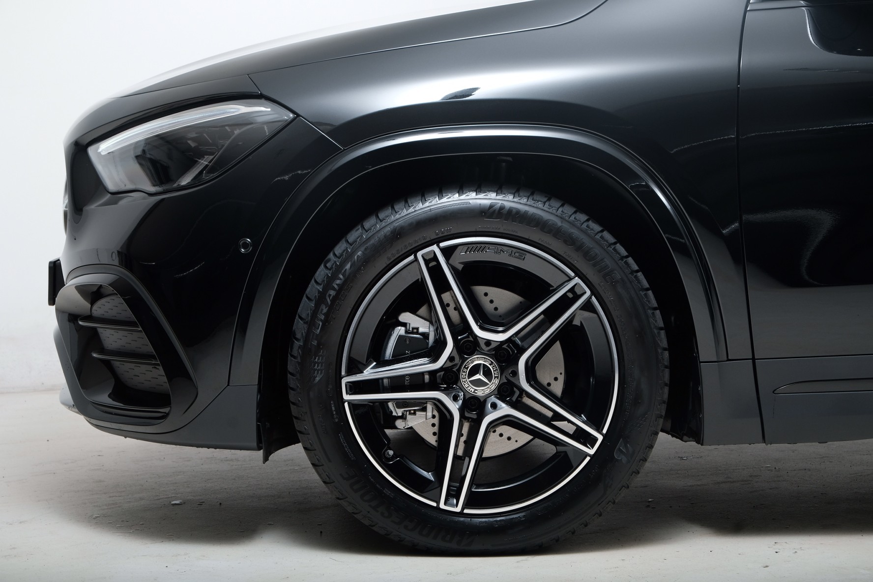 MERCEDES-BENZ GLA 200 Night Star 7G-DCT-showroom-element-2