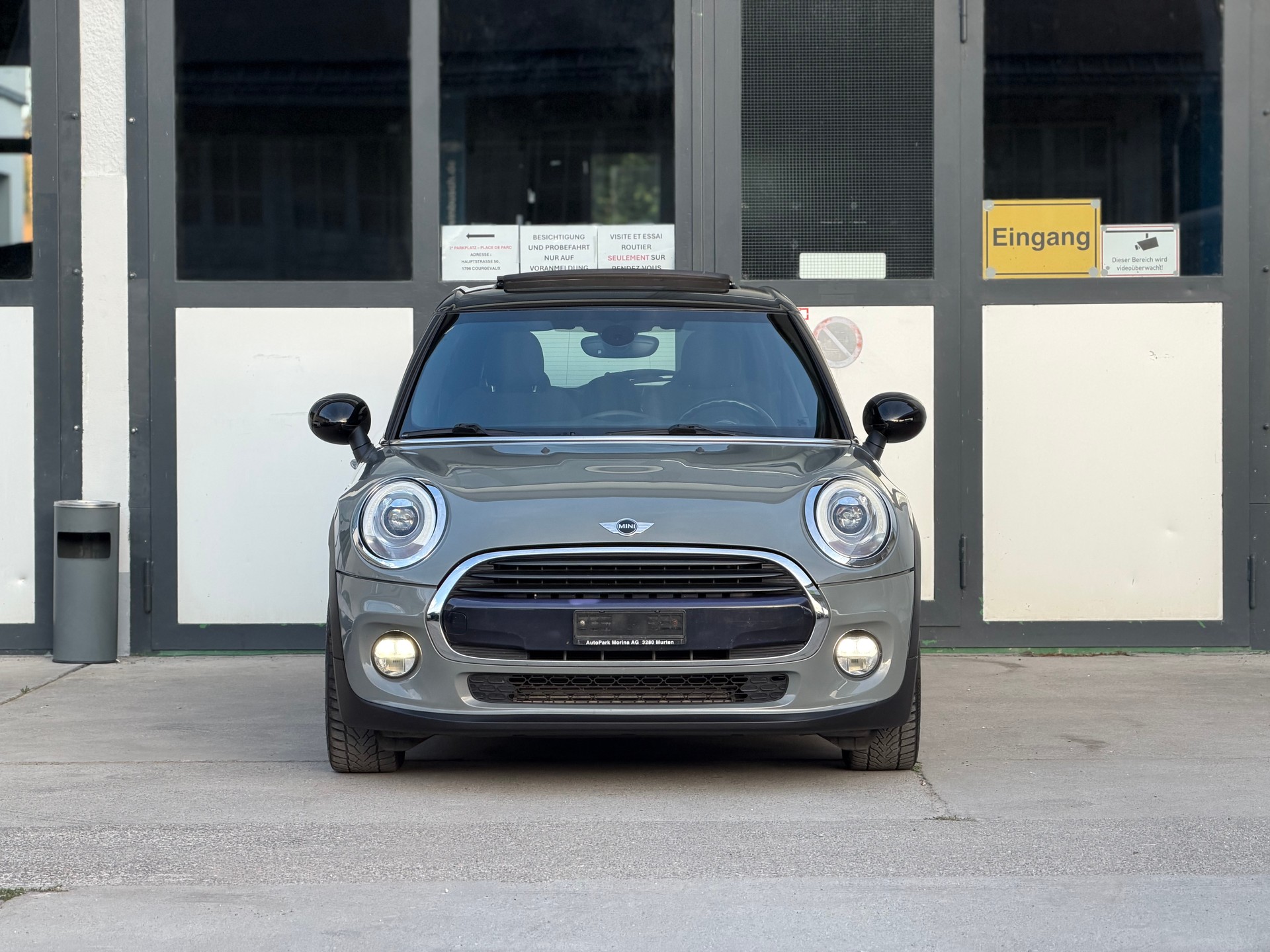 MINI Cooper Classic Edition Steptronic-showroom-element-2