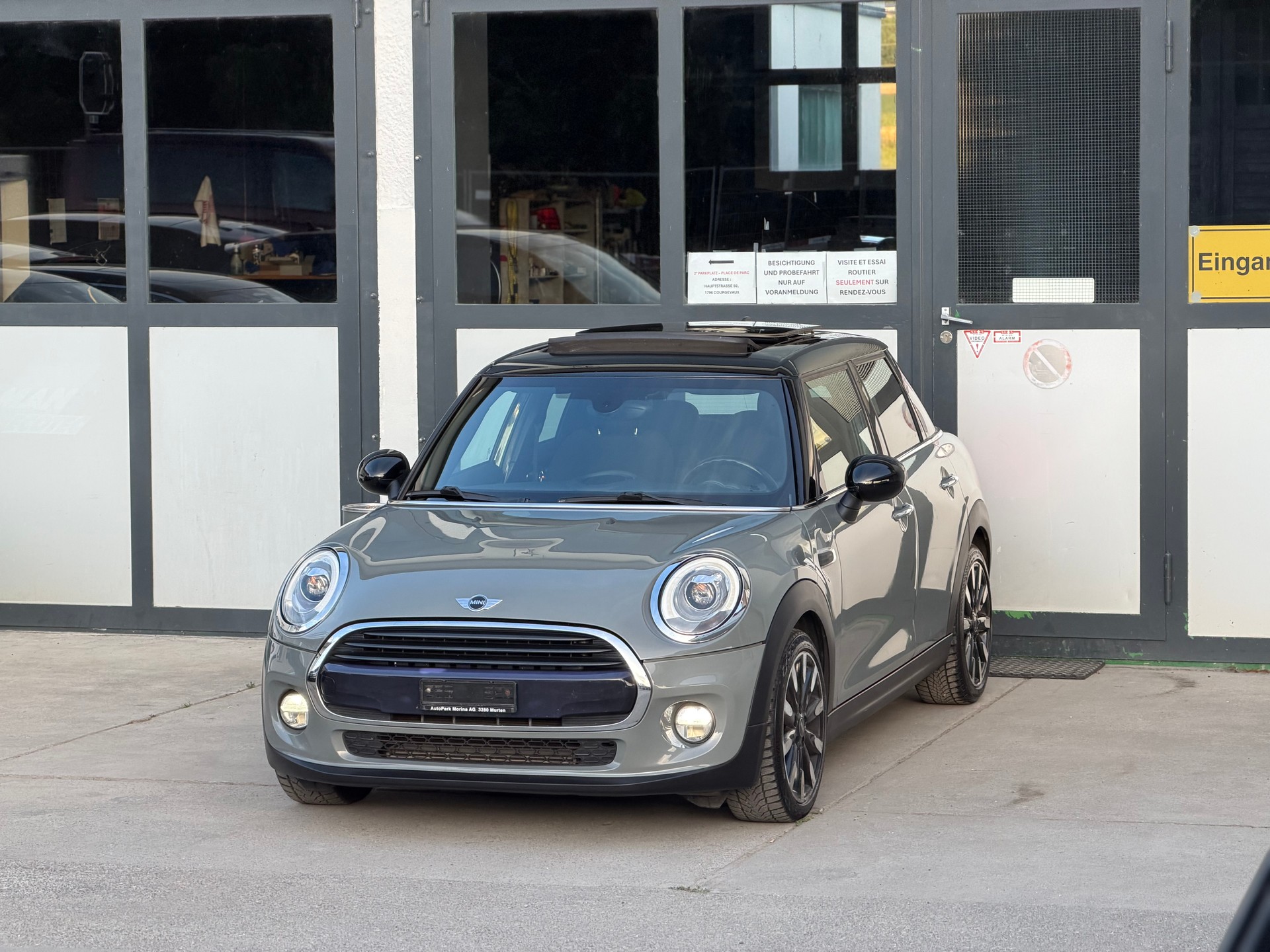 MINI Cooper Classic Edition Steptronic-showroom-element-1