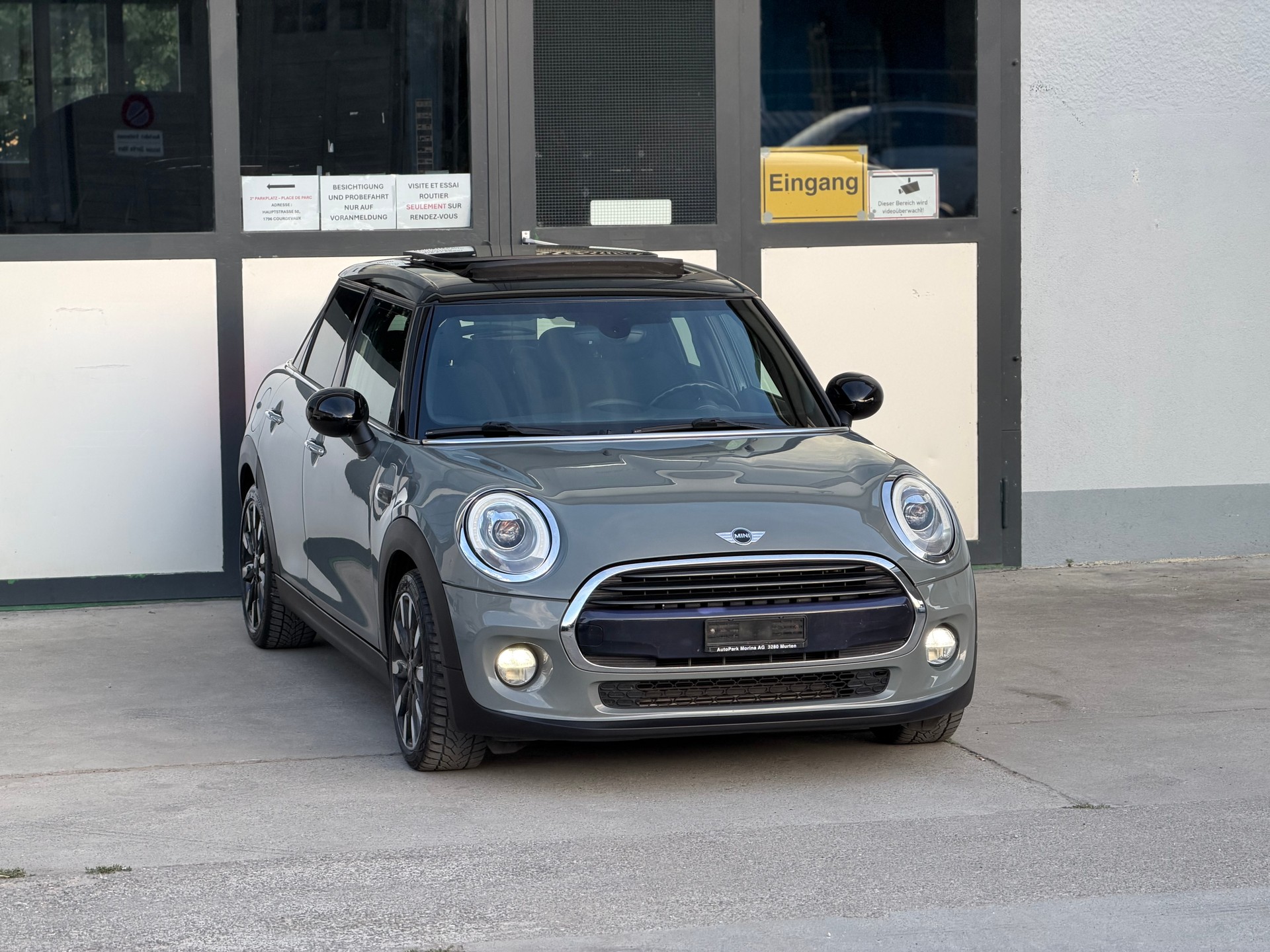 MINI Cooper Classic Edition Steptronic-showroom-element-3