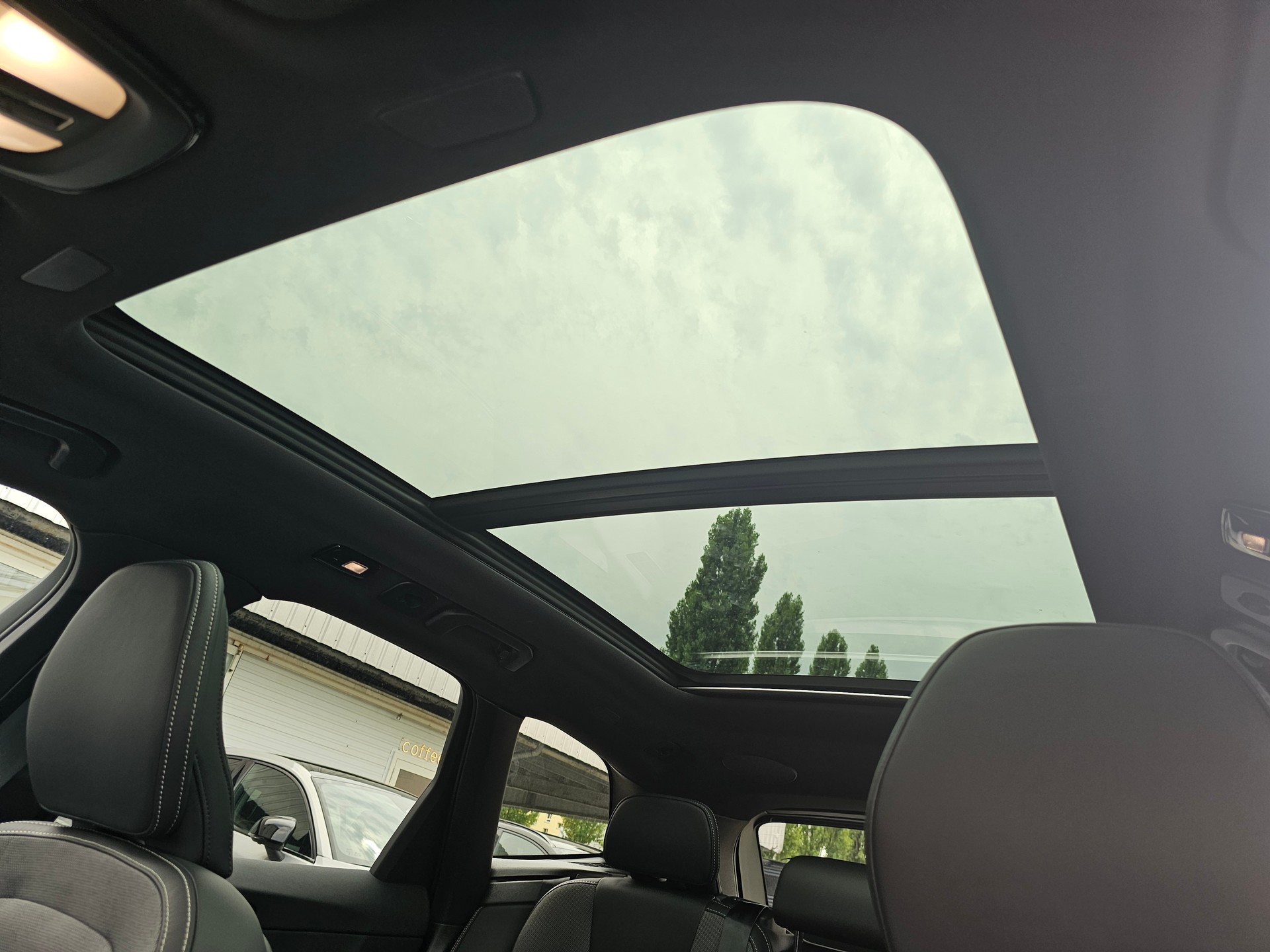 VOLVO XC60 T8 eAWD PluginHybrid Black Edition Geartronic-image-17