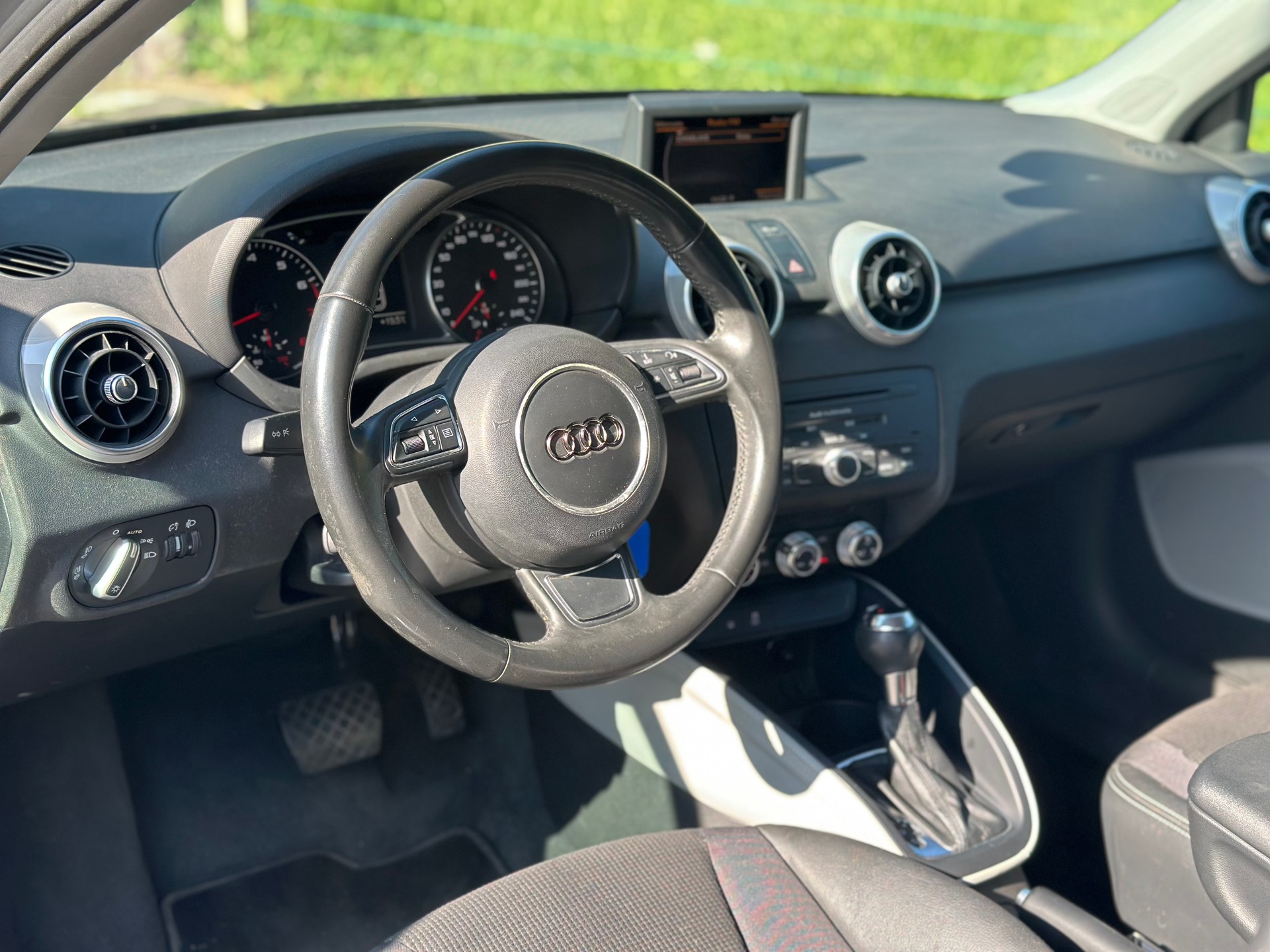 AUDI A1 1.4 TFSI Ambition S-tronic-image-8