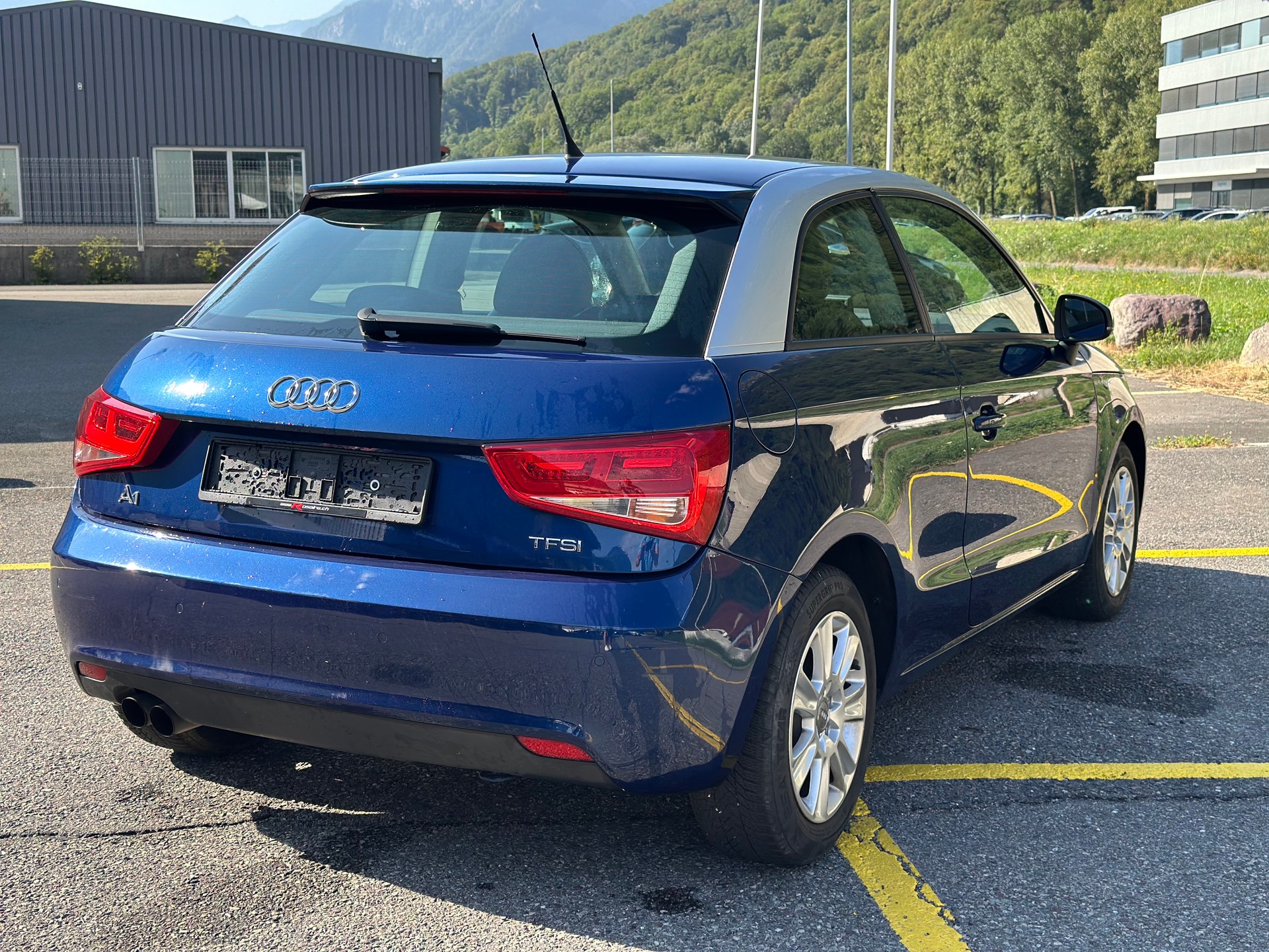 AUDI A1 1.4 TFSI Ambition S-tronic-image-4