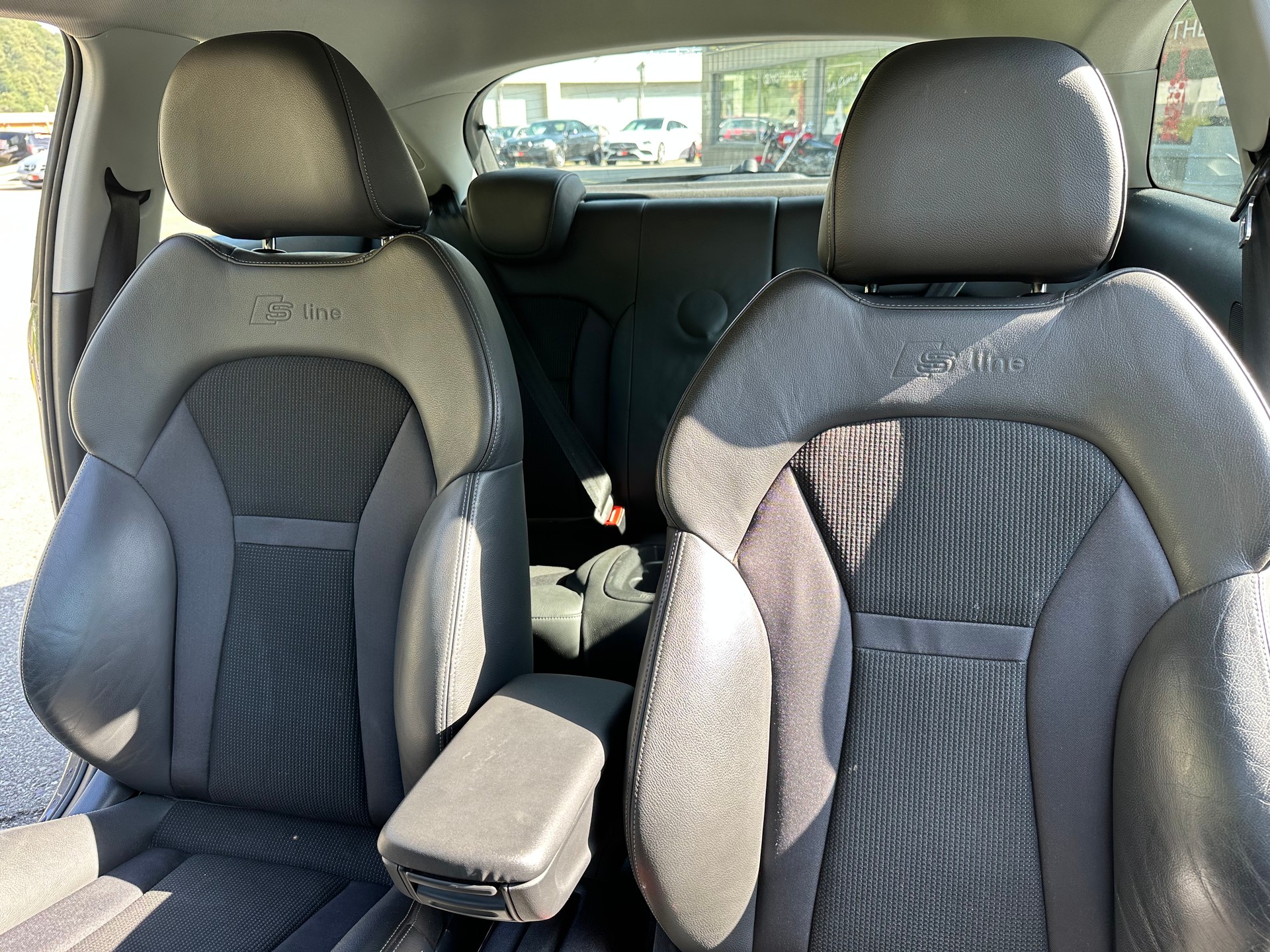 AUDI A1 1.4 TFSI Ambition S-tronic-image-21