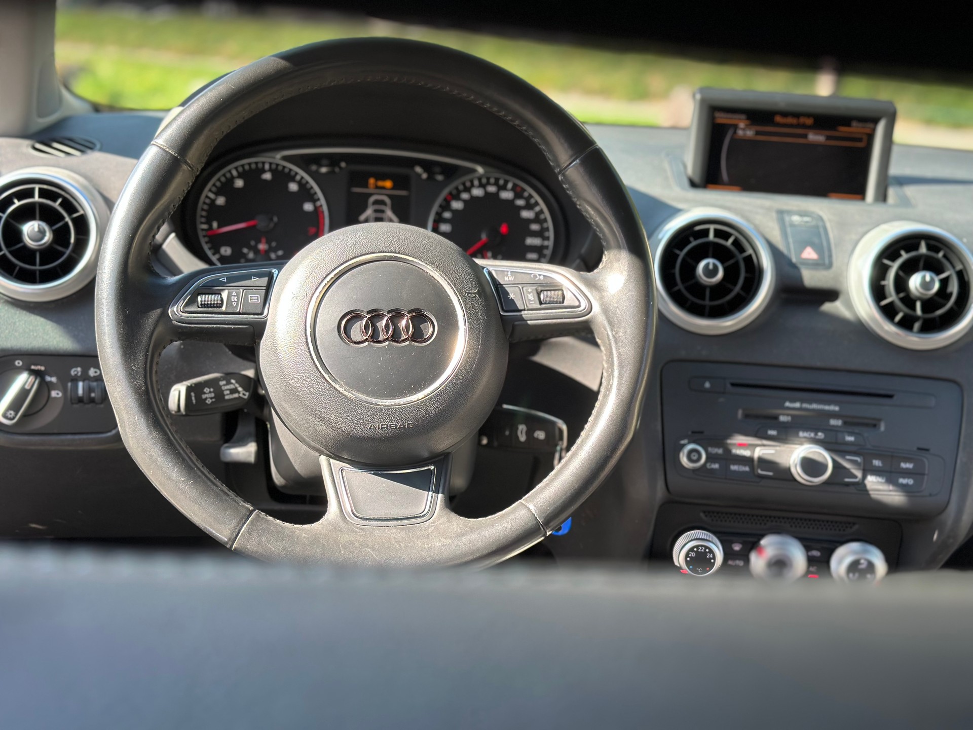 AUDI A1 1.4 TFSI Ambition S-tronic-image-9