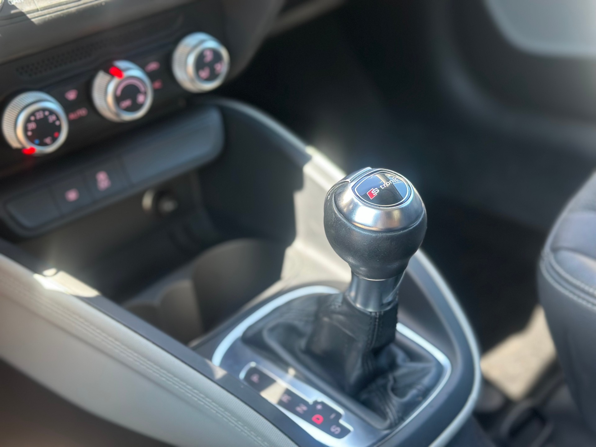 AUDI A1 1.4 TFSI Ambition S-tronic-image-12