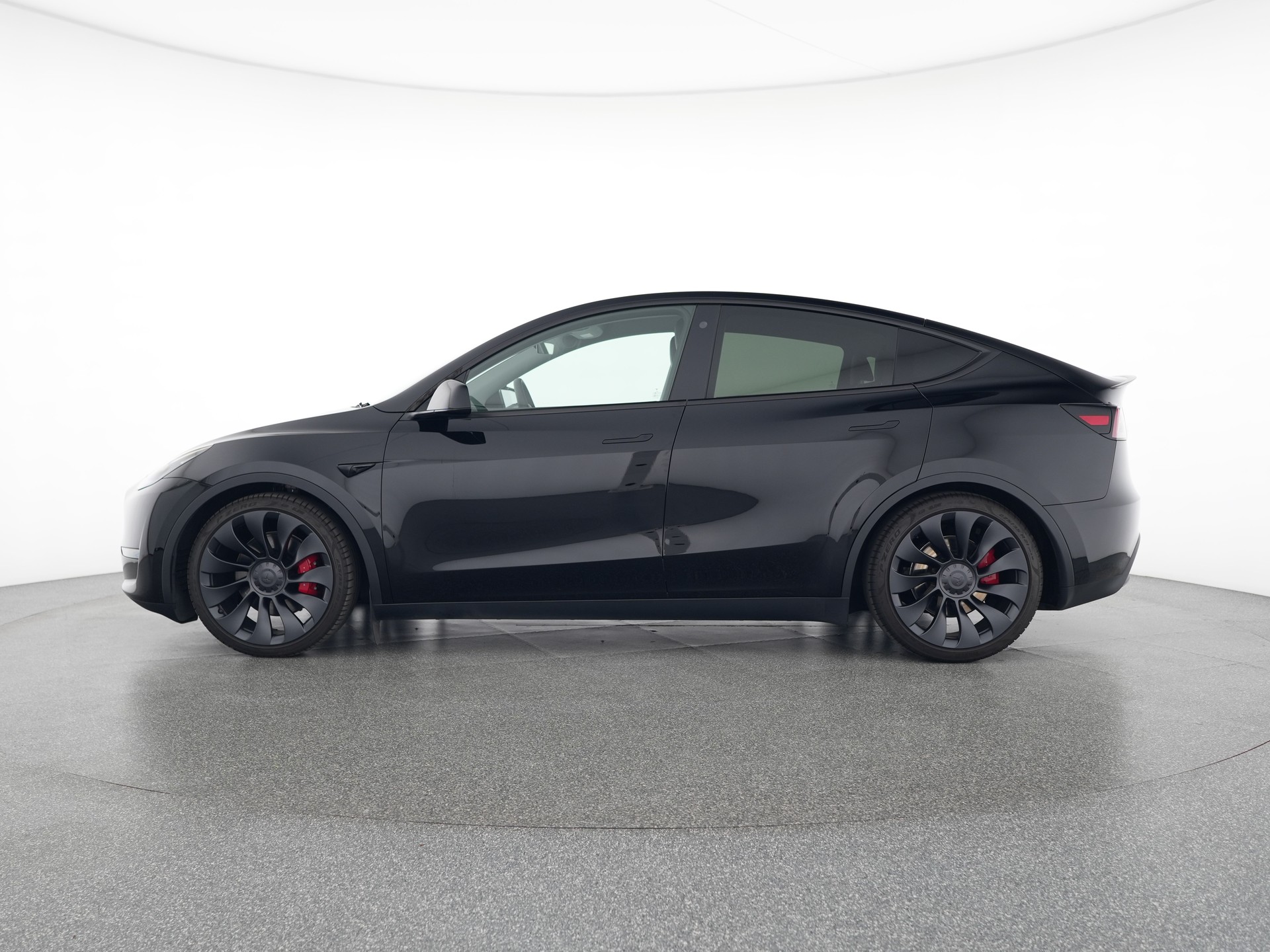 TESLA Model Y Performance Dual Motor All-Wheel Drive-showroom-element-1