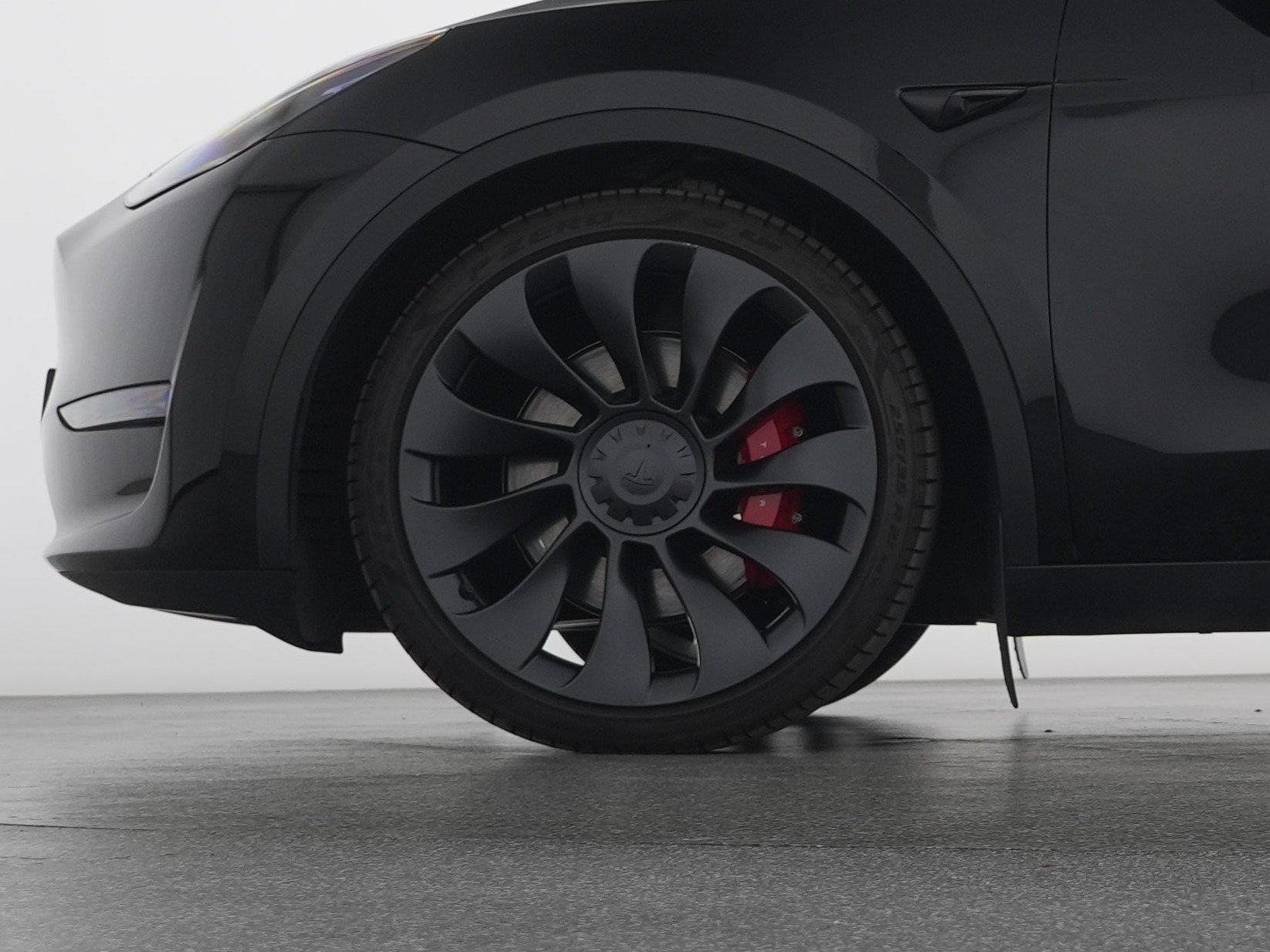 TESLA Model Y Performance Dual Motor All-Wheel Drive-showroom-element-2