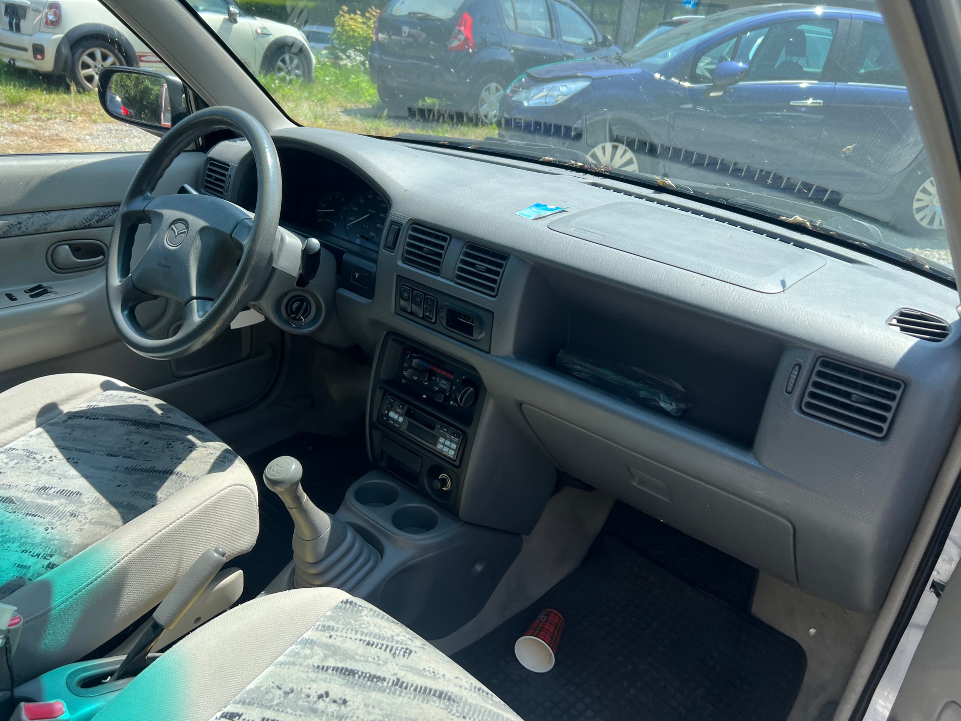 MAZDA Demio 1.5i-16-image-10