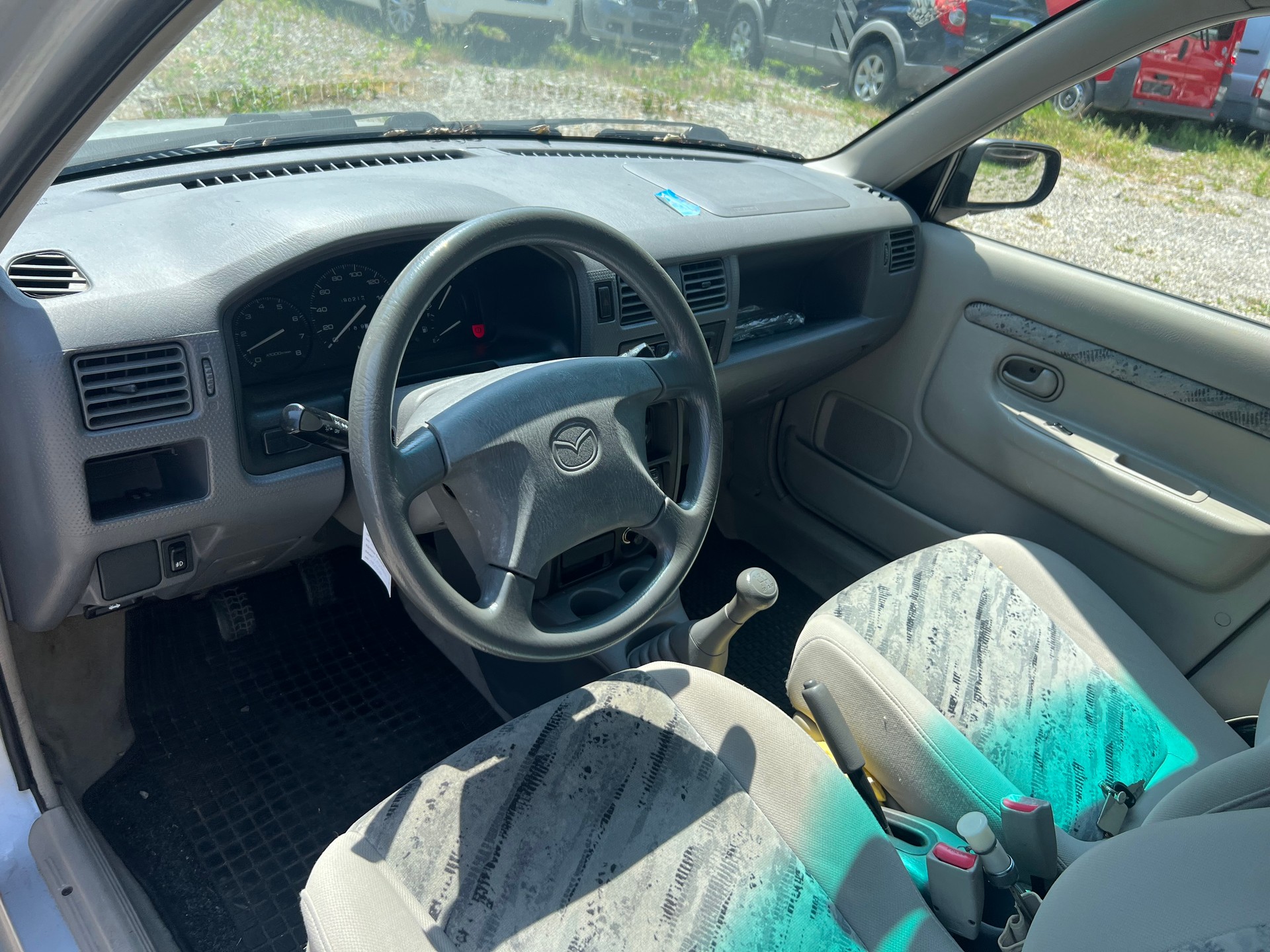 MAZDA Demio 1.5i-16-image-8