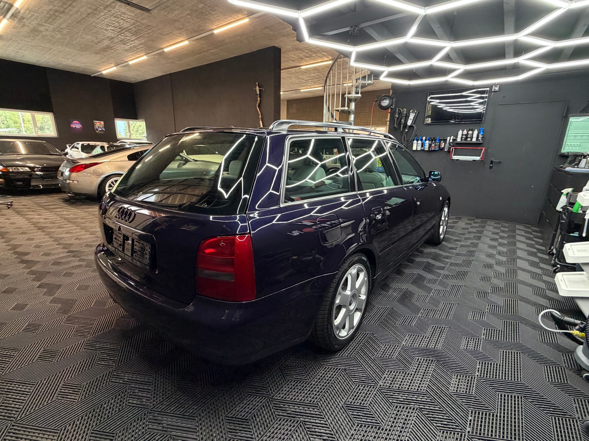 AUDI S4 Avant quattro-showroom-element-3