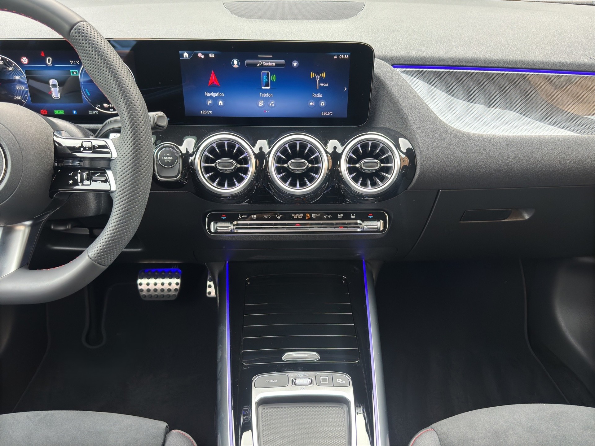 MERCEDES-BENZ GLA 250 e 8G-DCT AMG Line Night Paket FACELIFT-image-17