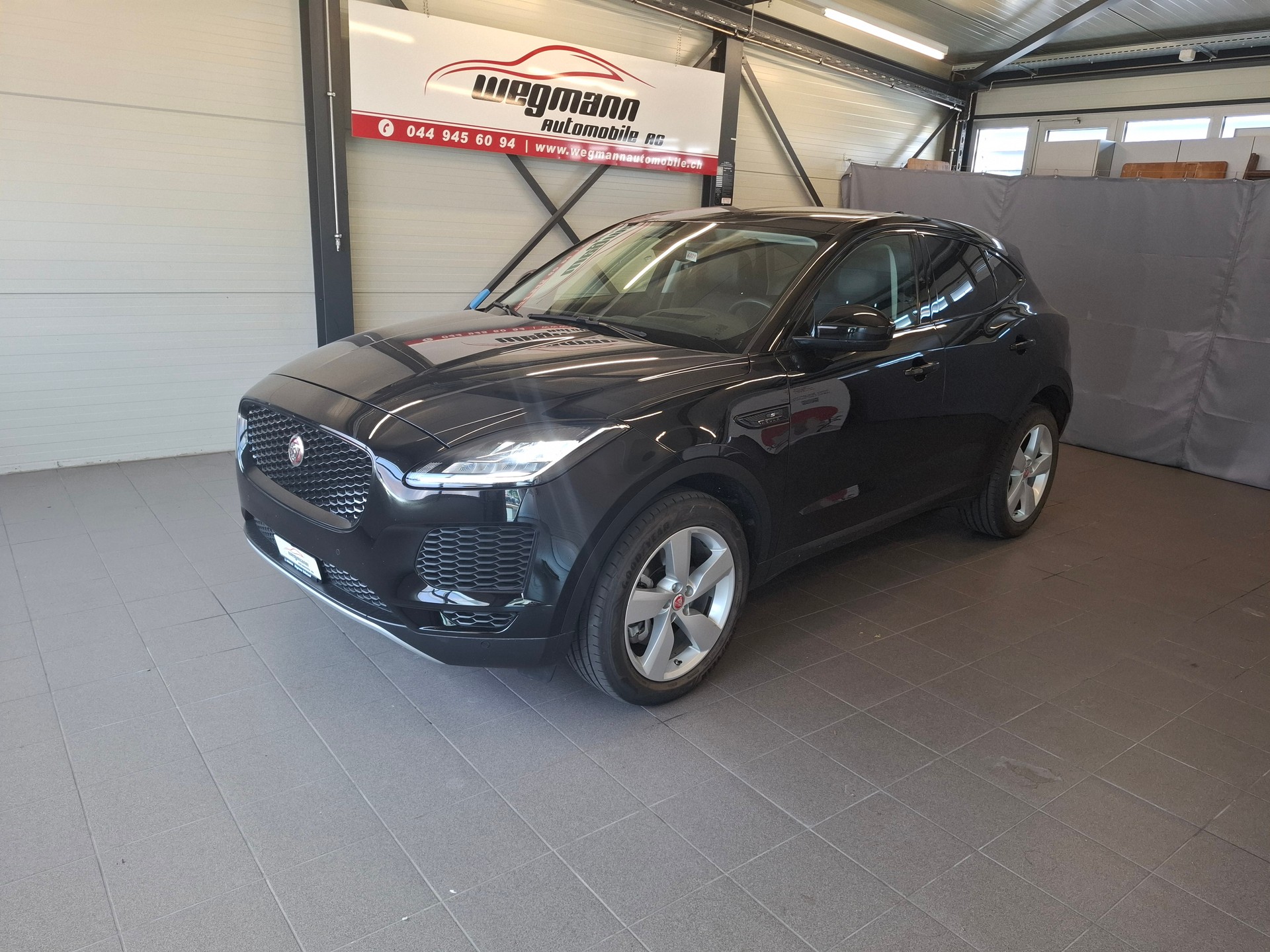 JAGUAR E-Pace 2.0 P200 S AWD Automatik-showroom-element-1