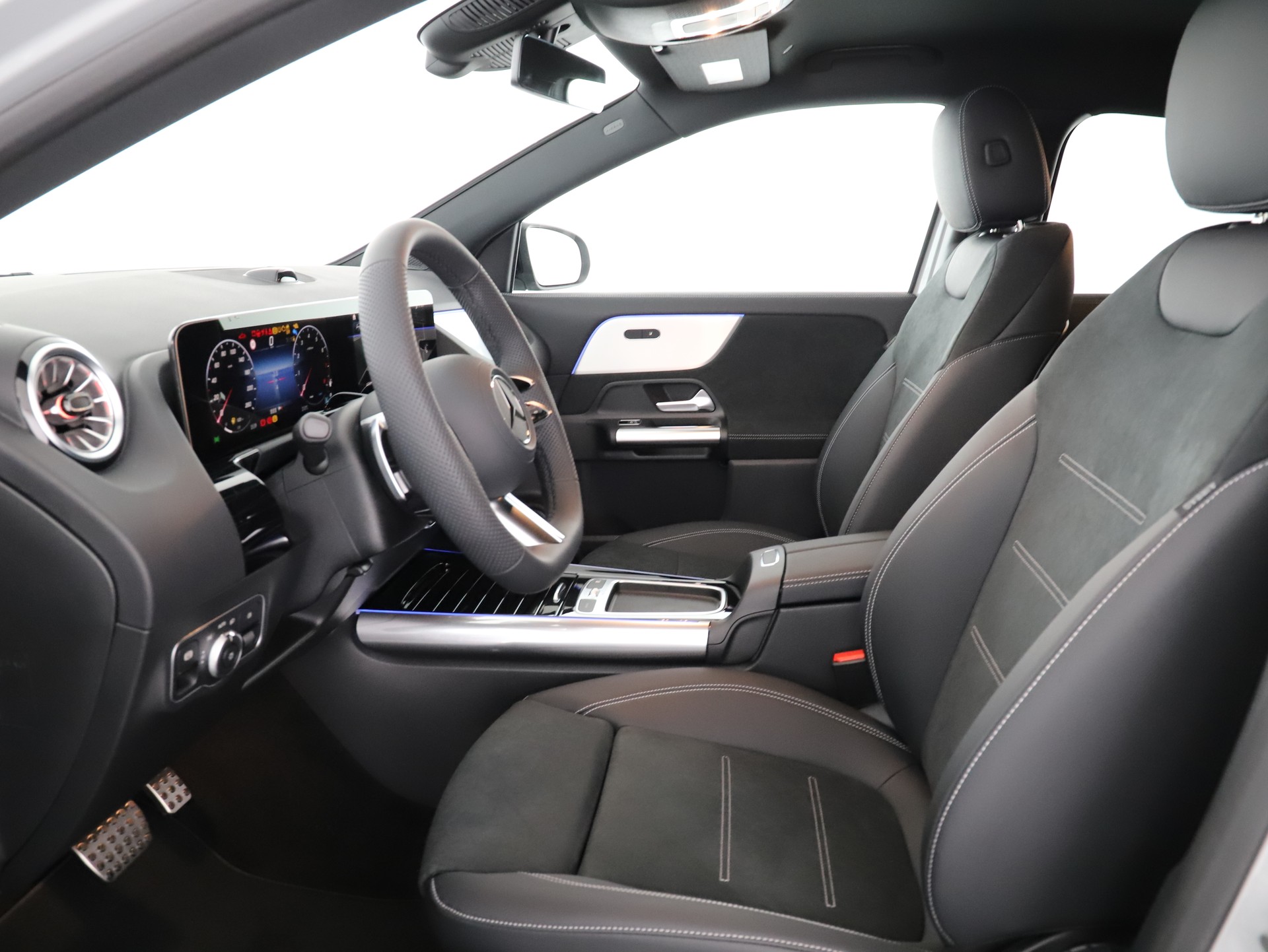 MERCEDES-BENZ GLA 200 Night Star 7G-D-image-9