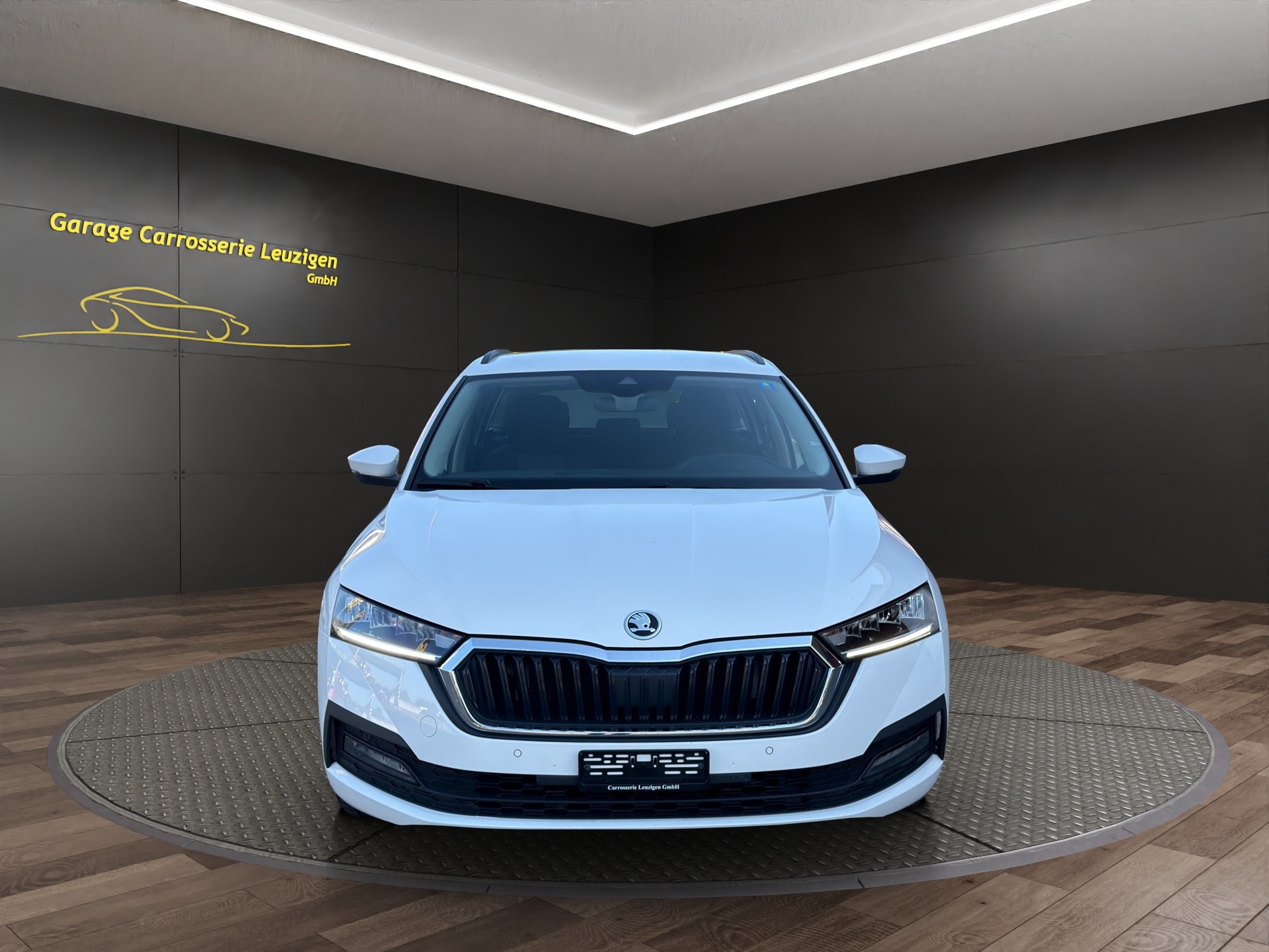 SKODA Octavia Combi 2.0 TDI DSG Ambition 4x4-image-2