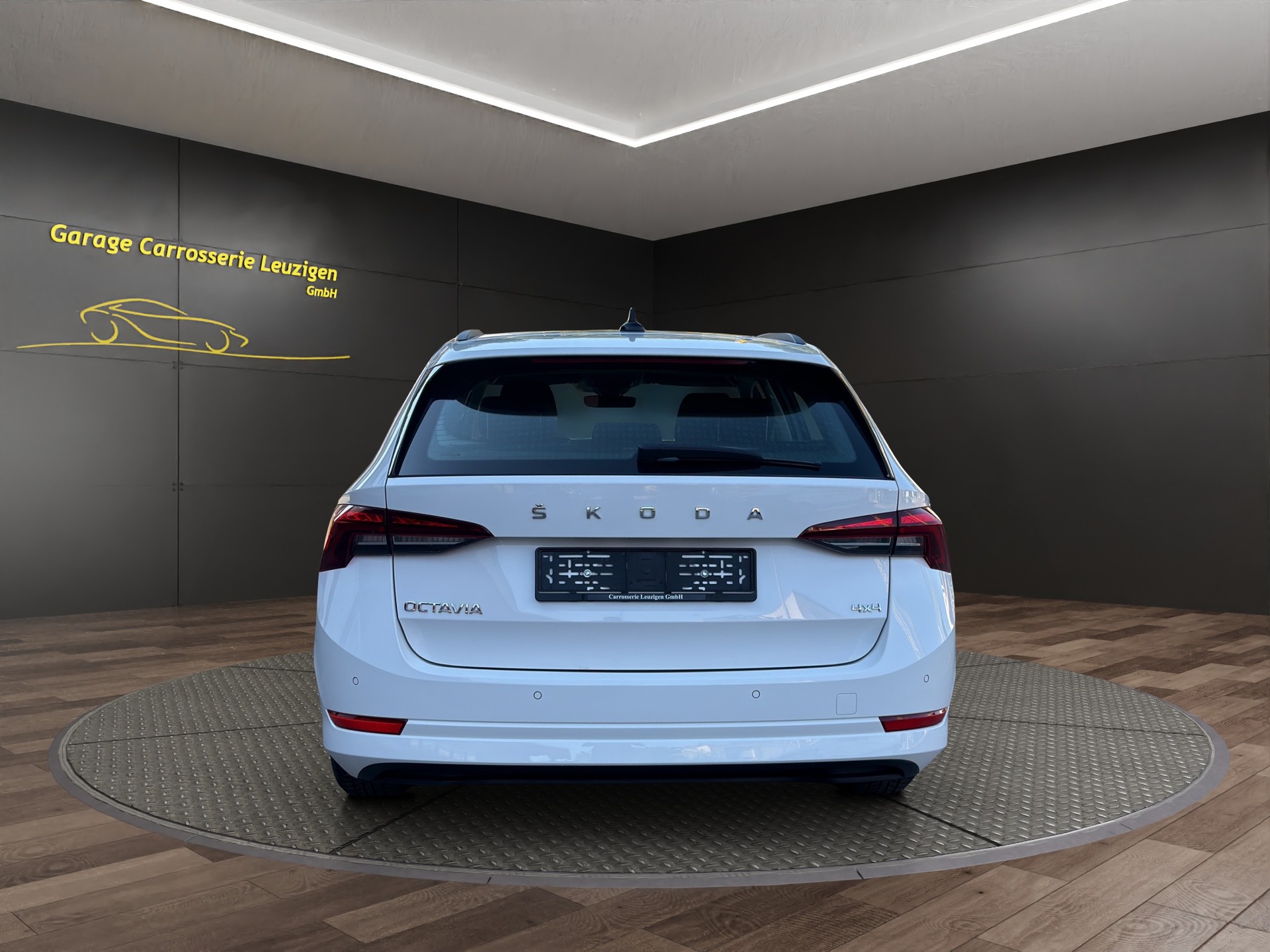 SKODA Octavia Combi 2.0 TDI DSG Ambition 4x4-image-5