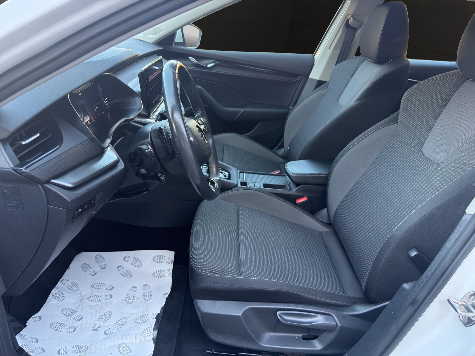 SKODA Octavia Combi 2.0 TDI DSG Ambition 4x4-image-11