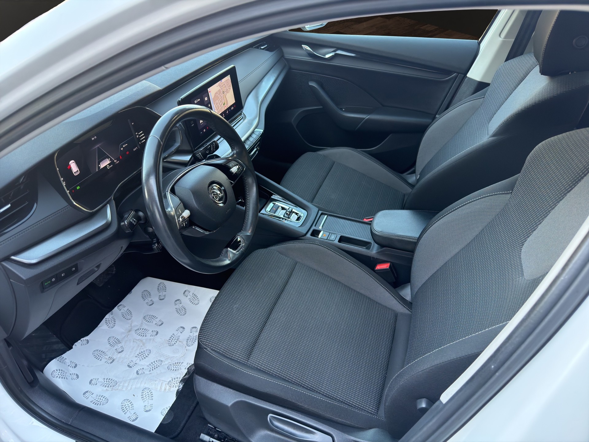 SKODA Octavia Combi 2.0 TDI DSG Ambition 4x4-image-14