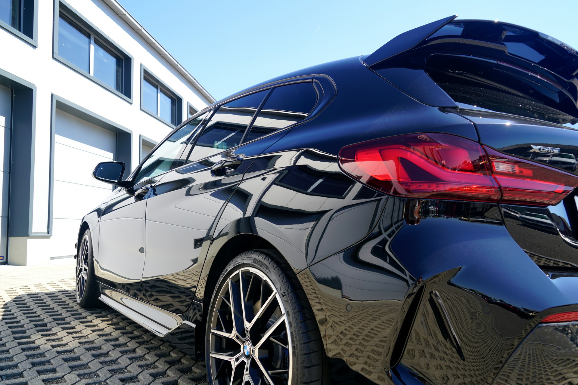 BMW M135i xDrive Steptronic (CH)-image-4