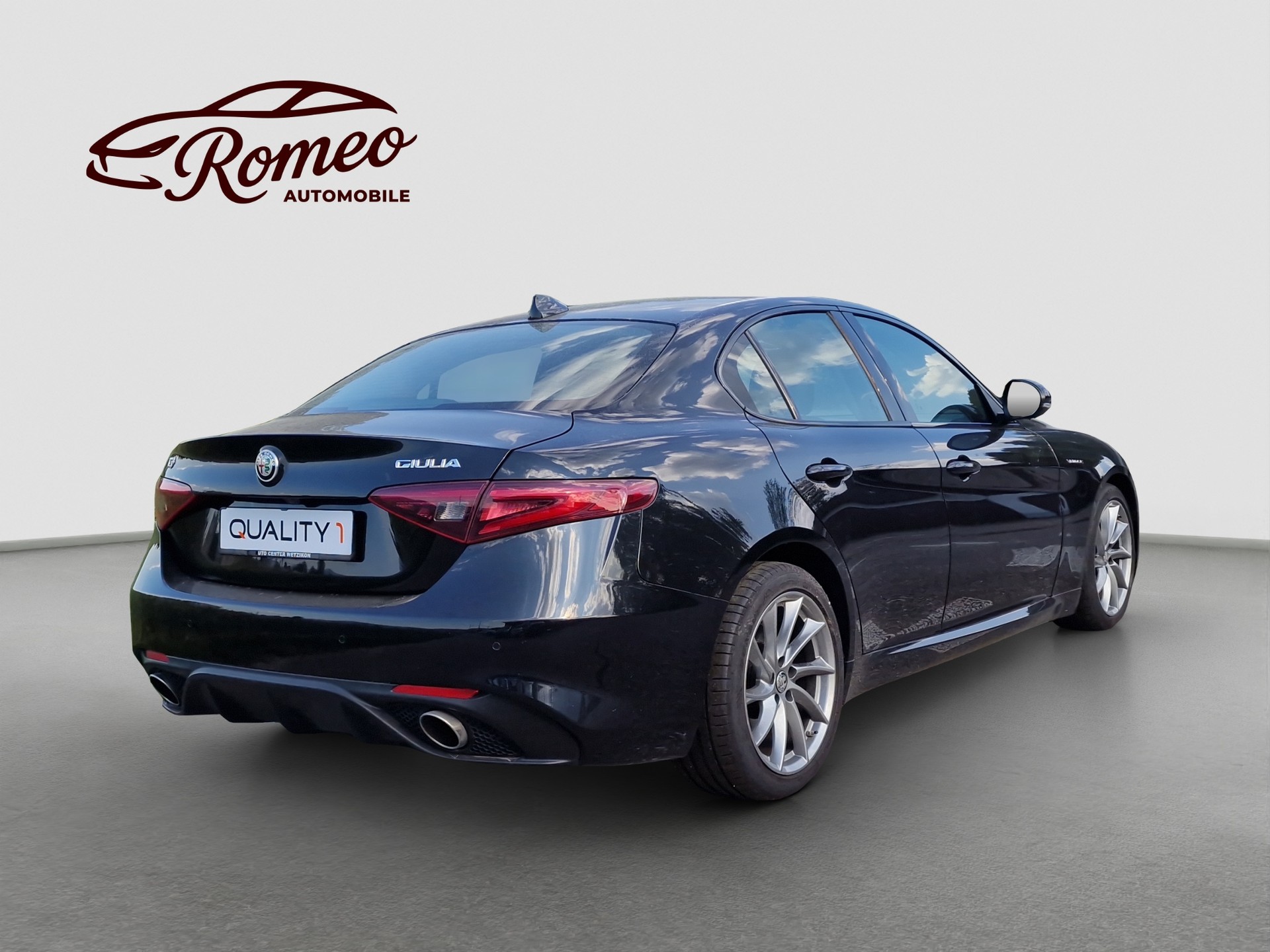 ALFA ROMEO Giulia 2.2 JTDM Veloce Q4 Automatic-image-4