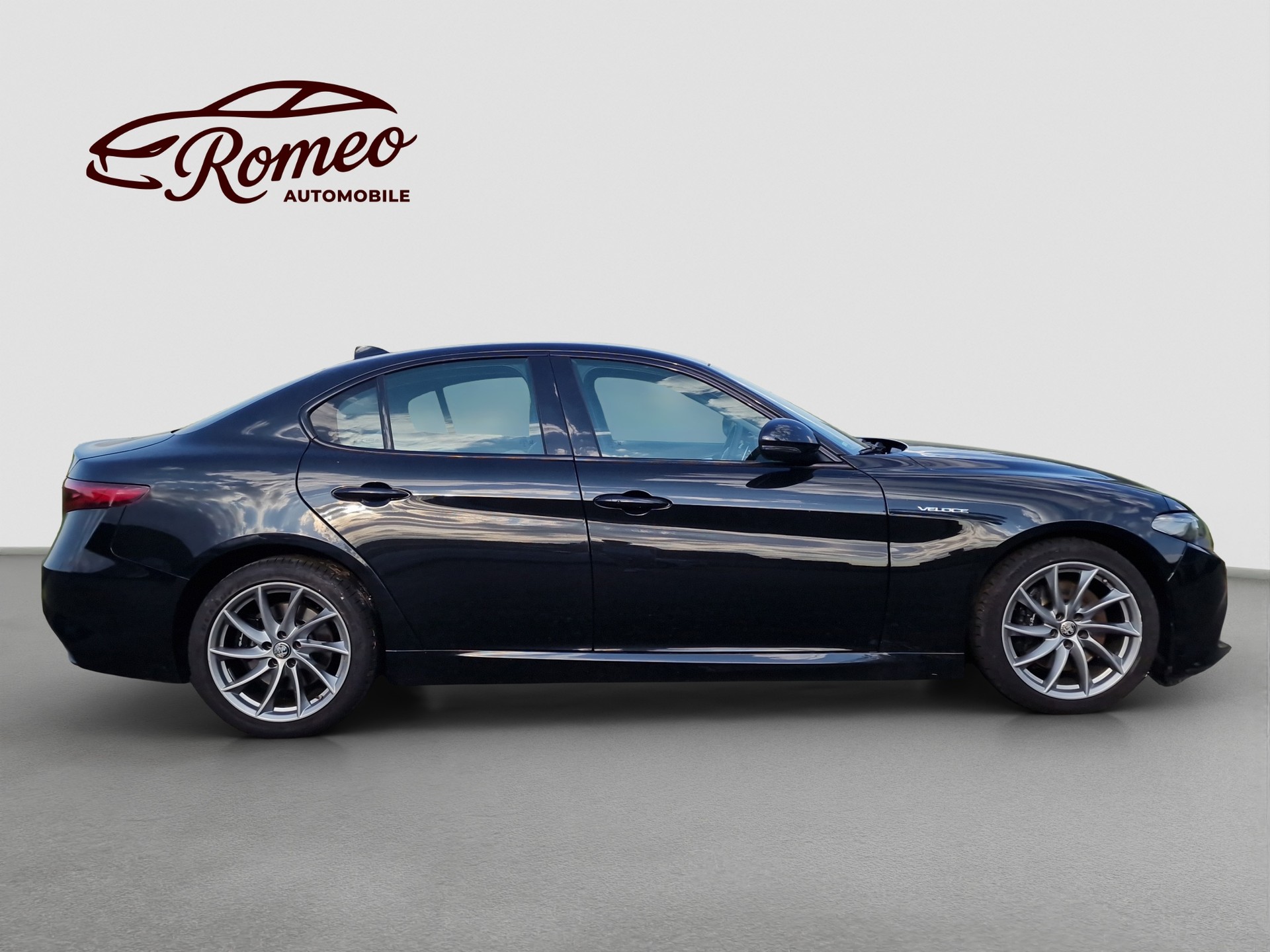 ALFA ROMEO Giulia 2.2 JTDM Veloce Q4 Automatic-image-5