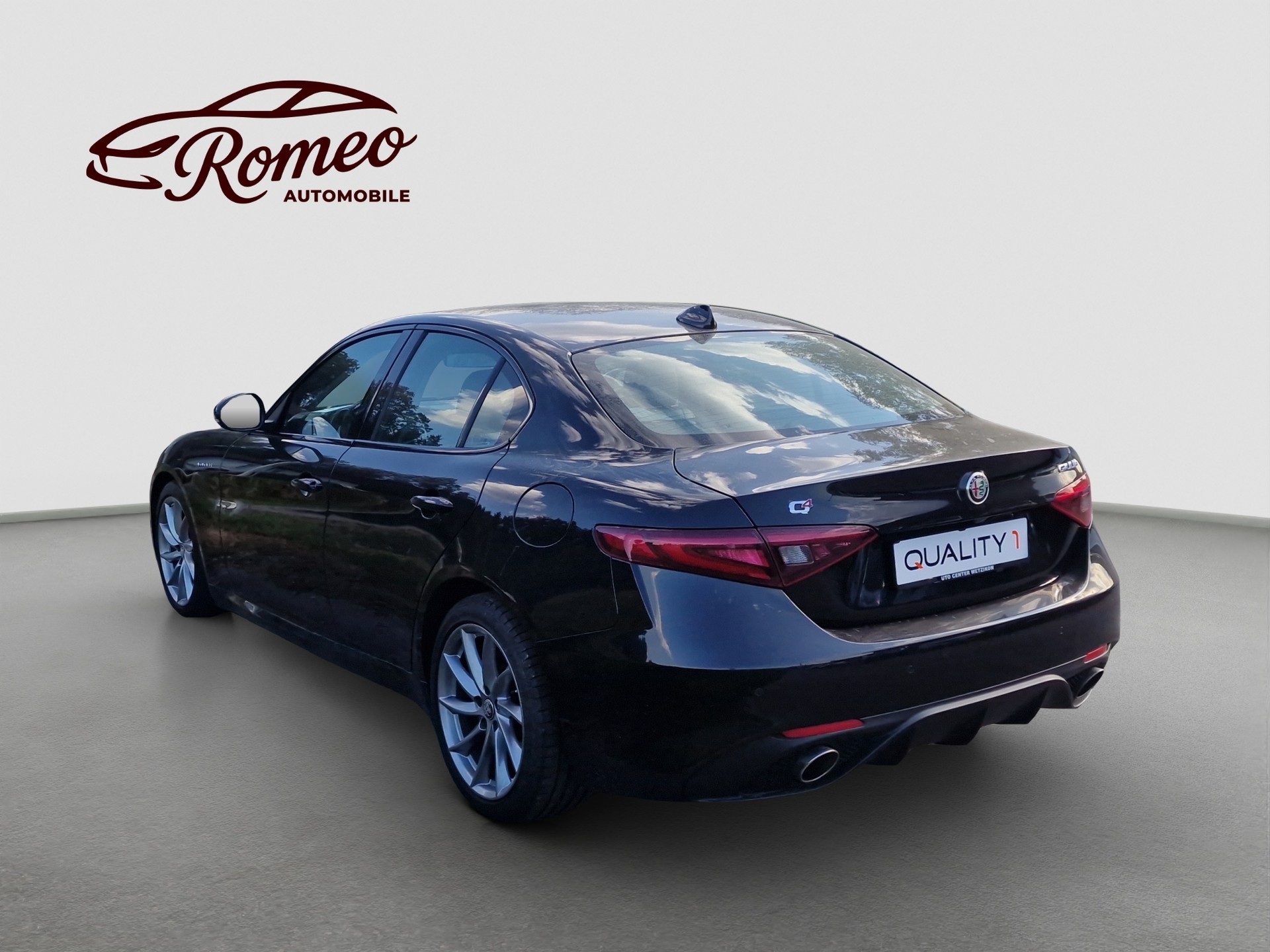 ALFA ROMEO Giulia 2.2 JTDM Veloce Q4 Automatic-image-2