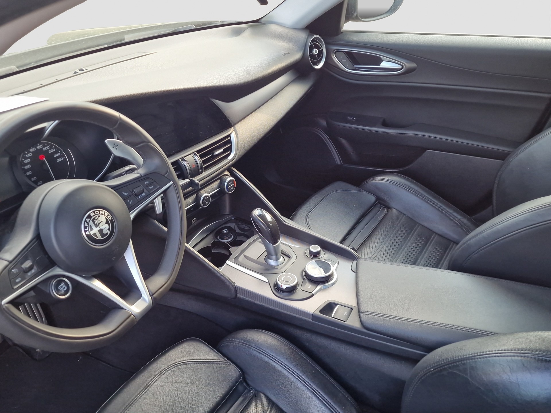 ALFA ROMEO Giulia 2.2 JTDM Veloce Q4 Automatic-image-8