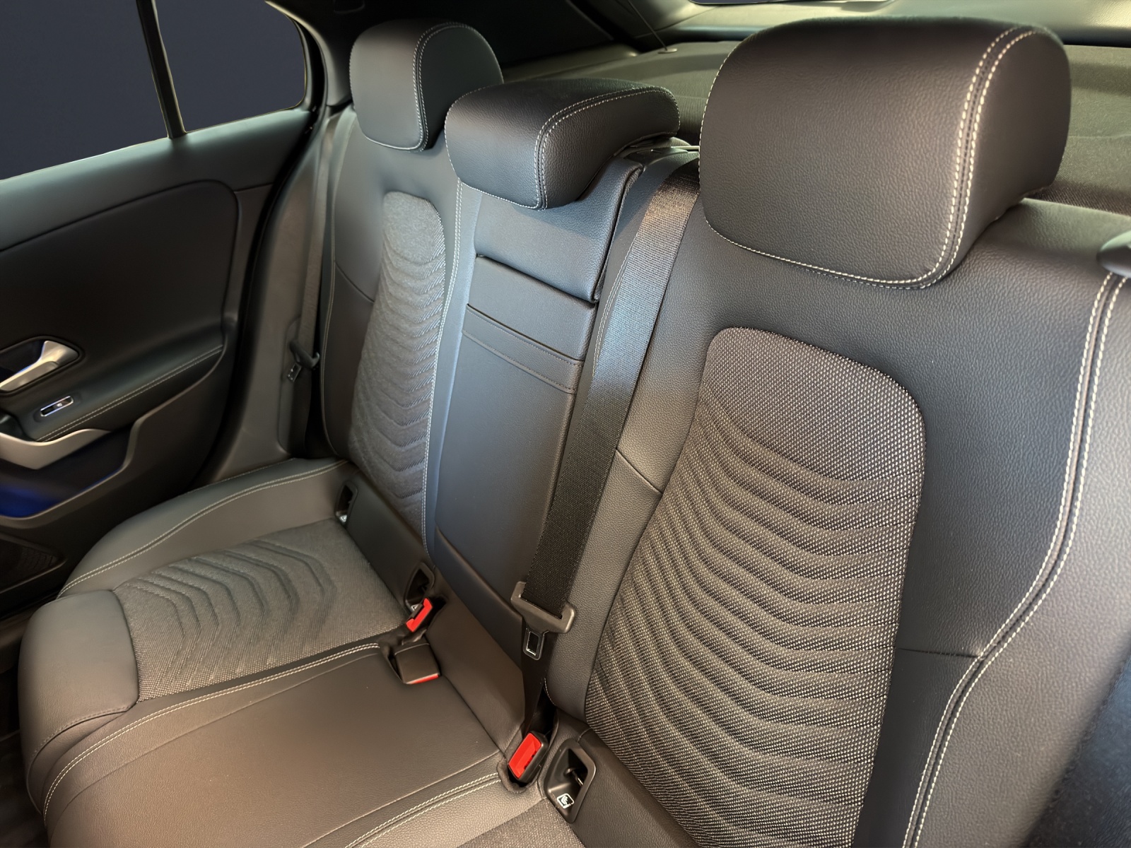 MERCEDES-BENZ A 200 7G-DCT-image-16
