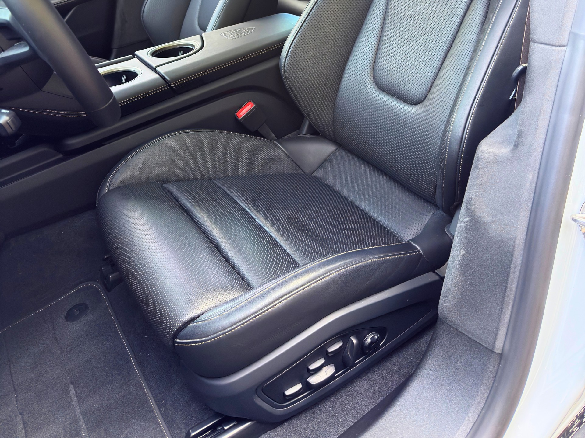 PORSCHE Turbo Sport Turismo-image-11