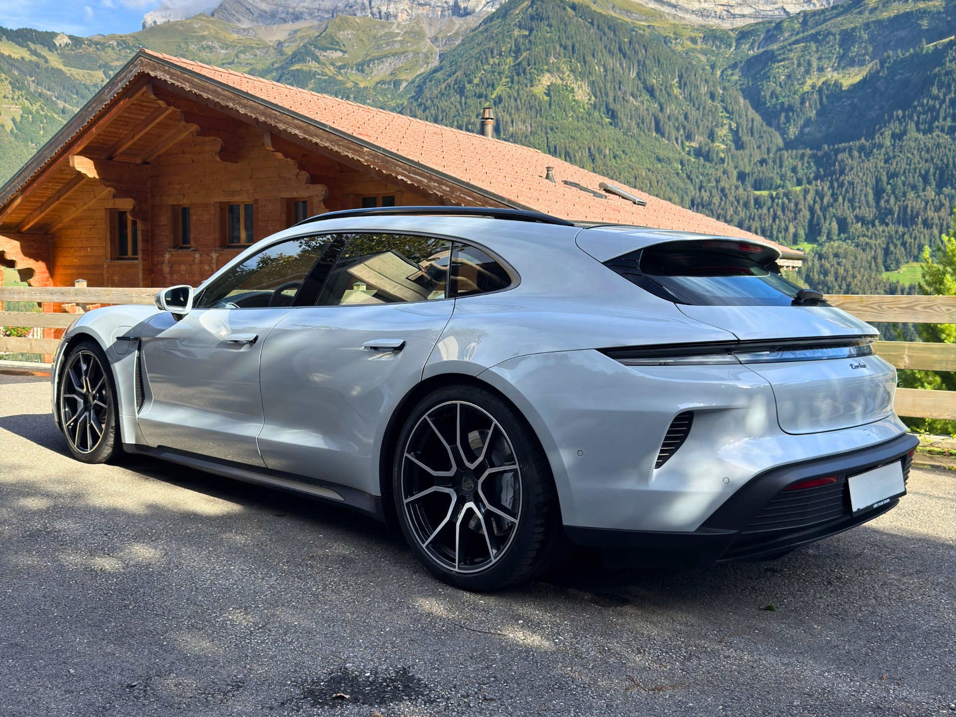 PORSCHE Turbo Sport Turismo-image-1