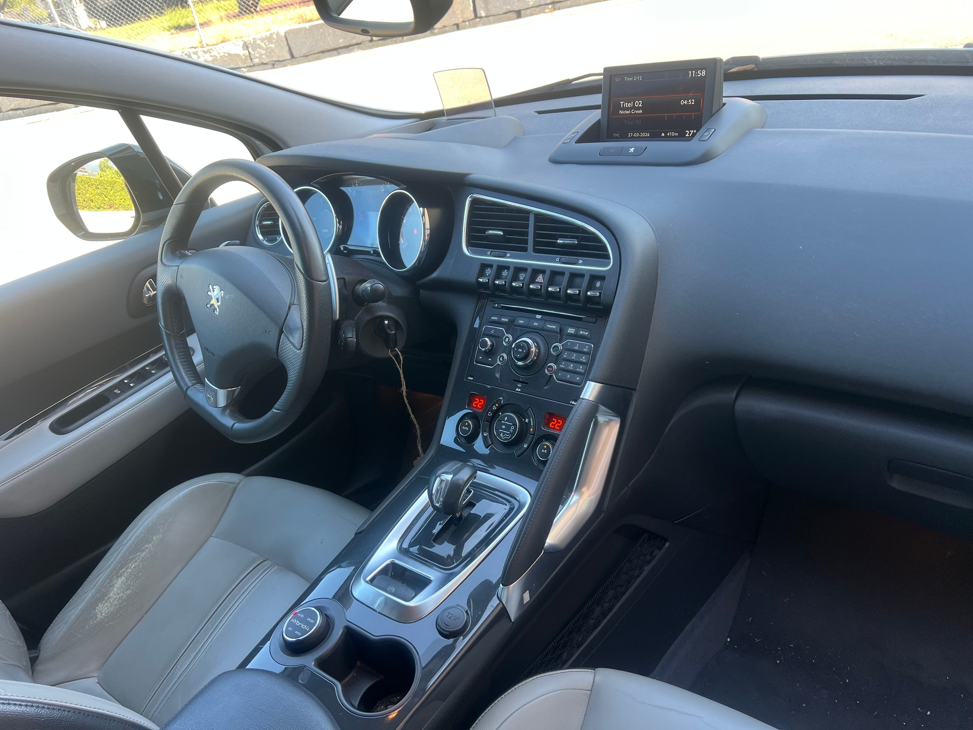 PEUGEOT 3008 HYbrid4 2.0 HDI EGS6-image-7