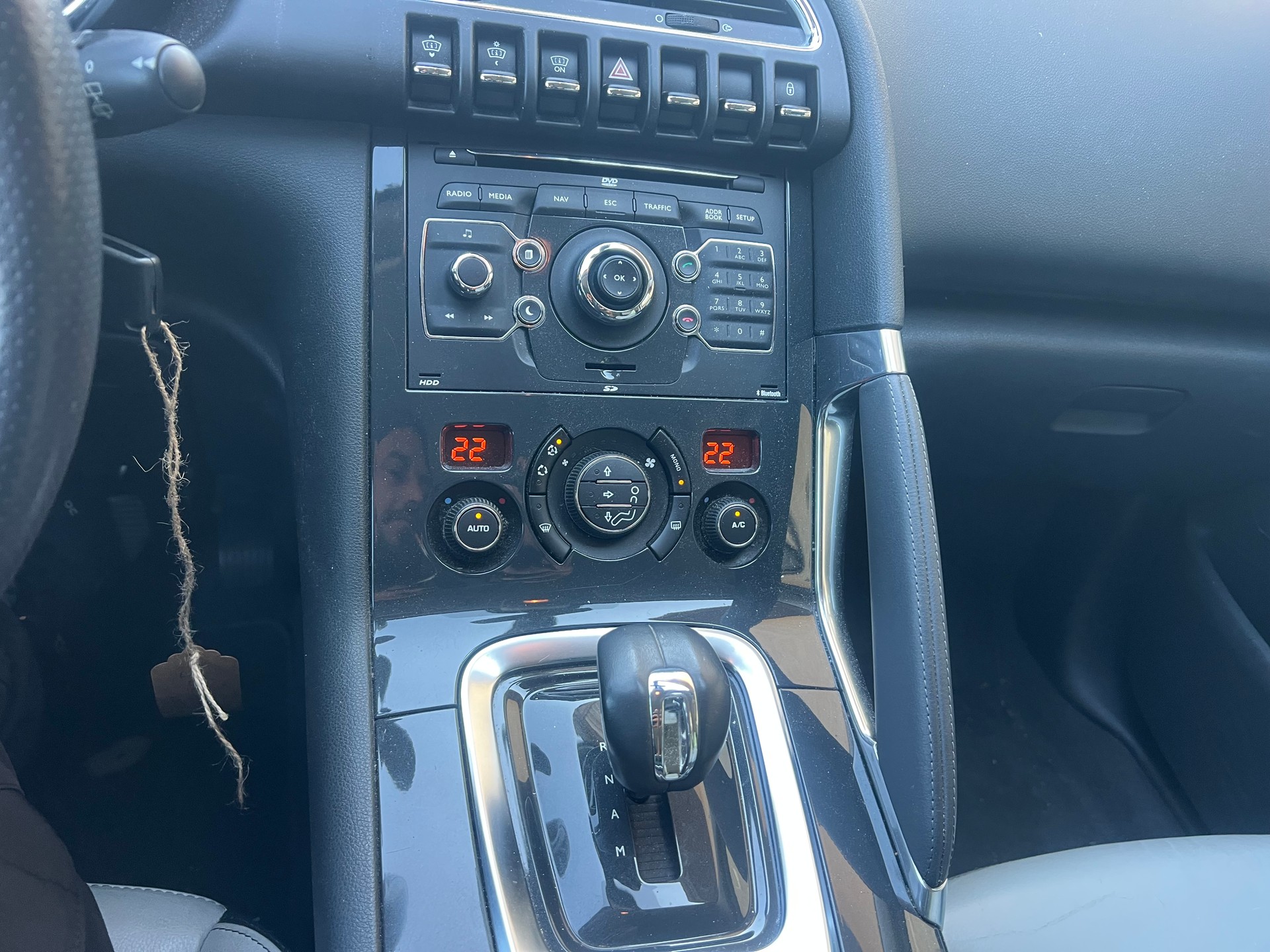 PEUGEOT 3008 HYbrid4 2.0 HDI EGS6-image-11