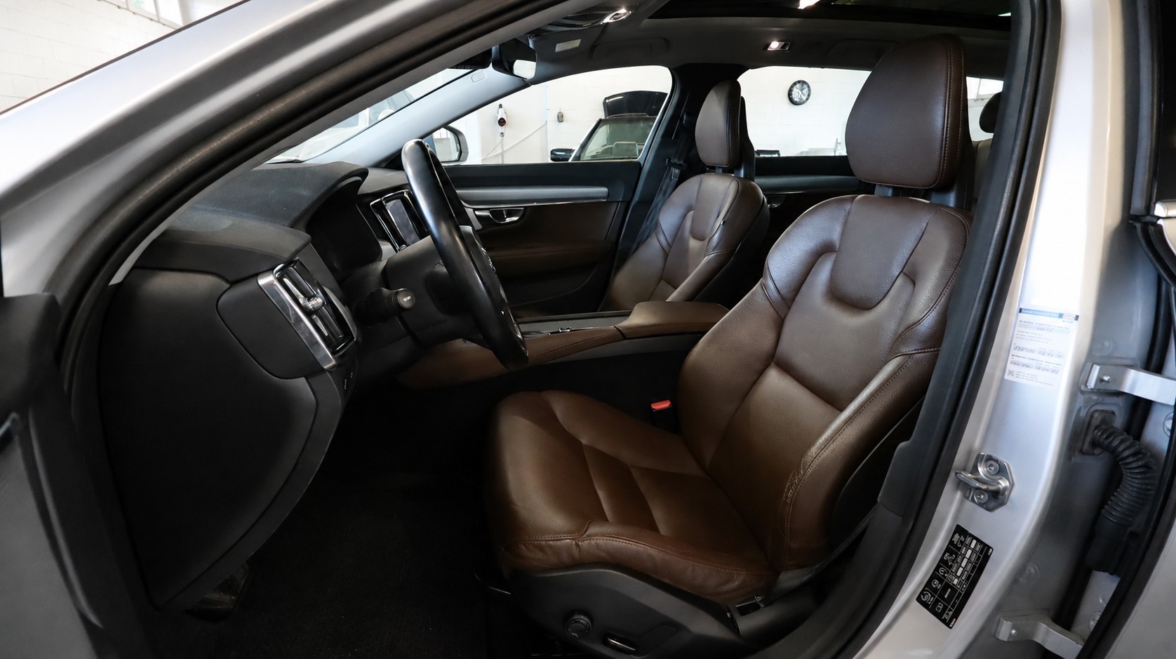 VOLVO V90 D5 AWD Momentum Geartronic Powerpulse-image-4