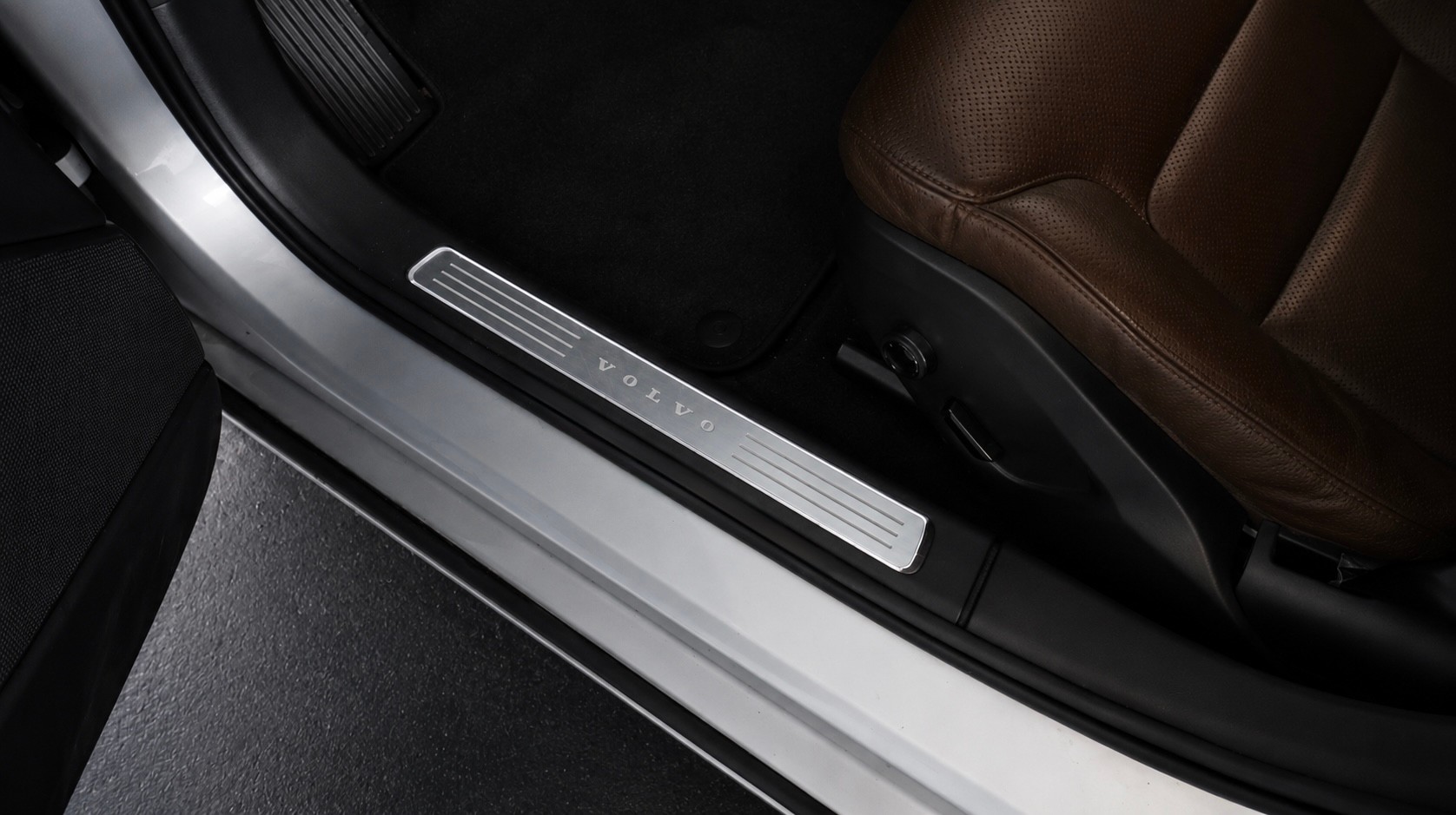 VOLVO V90 D5 AWD Momentum Geartronic Powerpulse-showroom-element-2