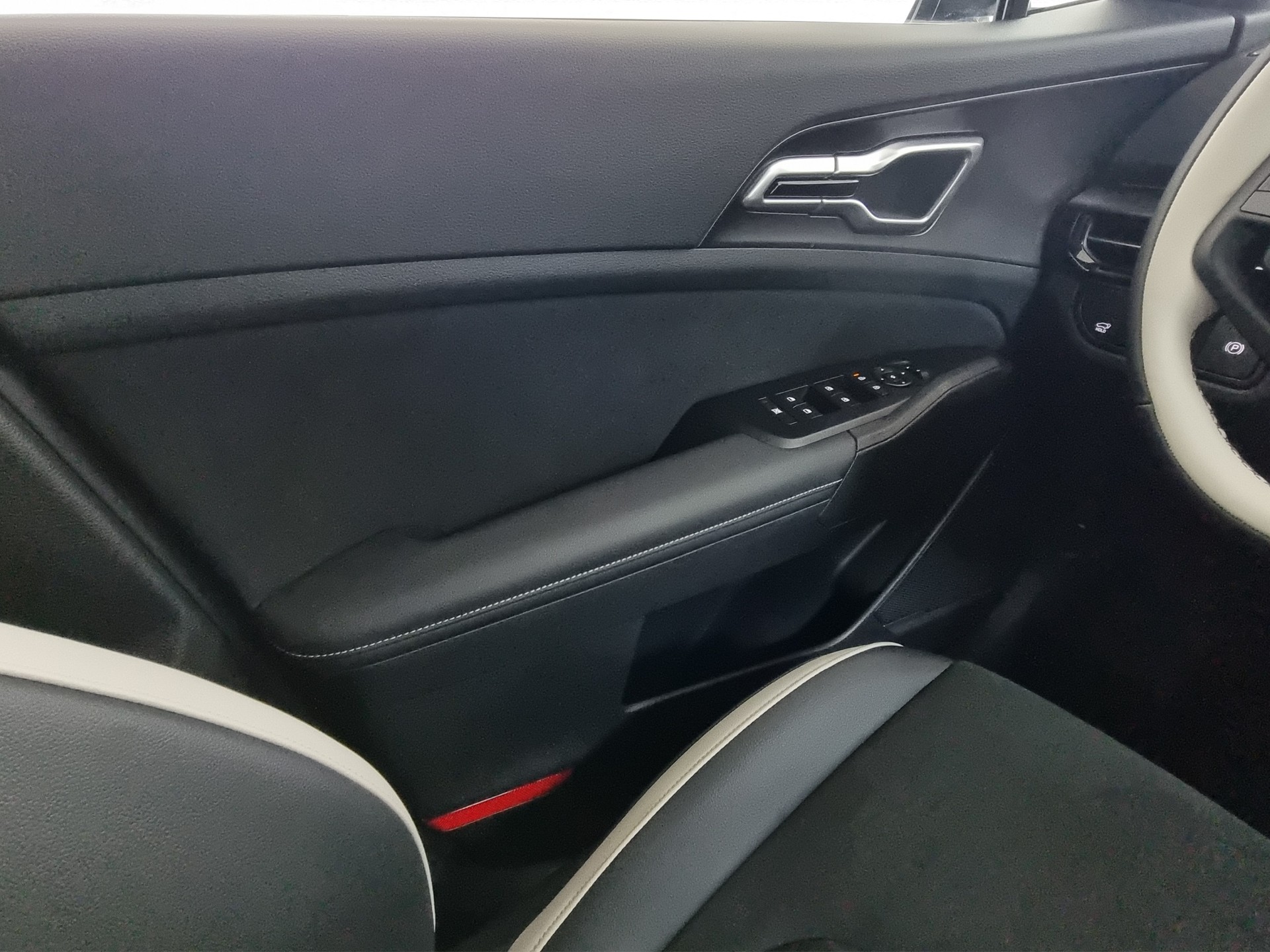 KIA Sportage 1.6 TGDi HEV AWD GT-Line-image-11