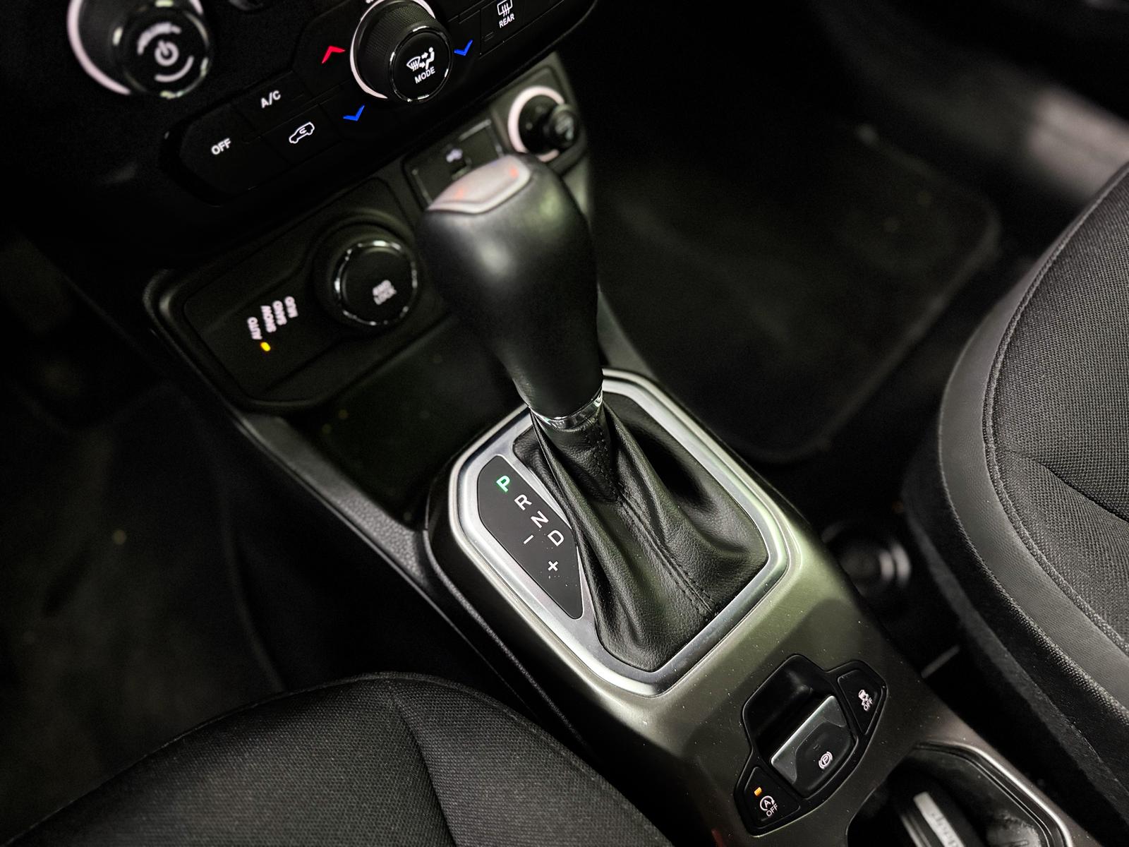 JEEP Renegade 1.4 Turbo Limited AWD-image-16