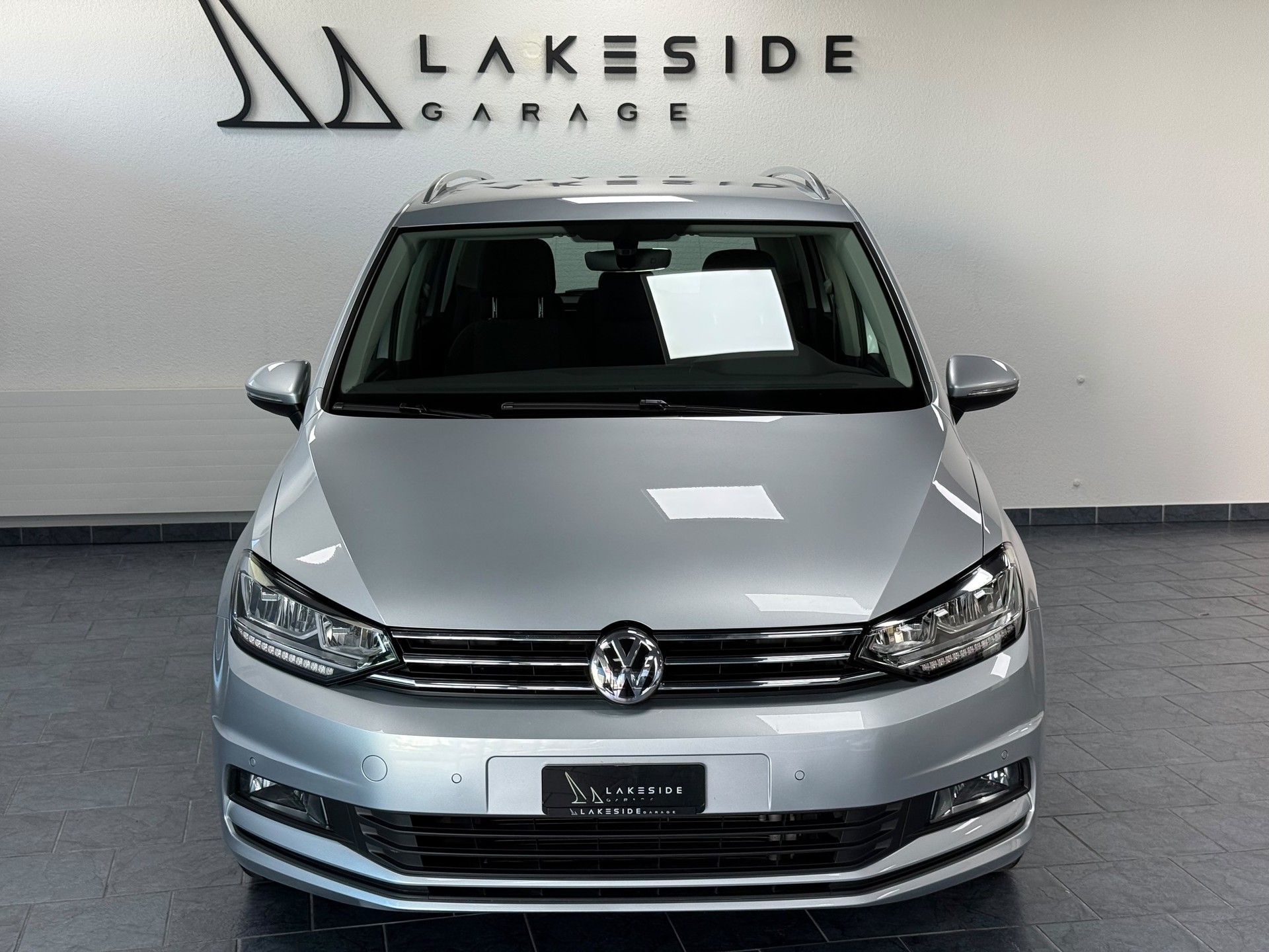 VW Touran 1.6 TDI BlueMotion Technology Trendline DSG-showroom-element-1