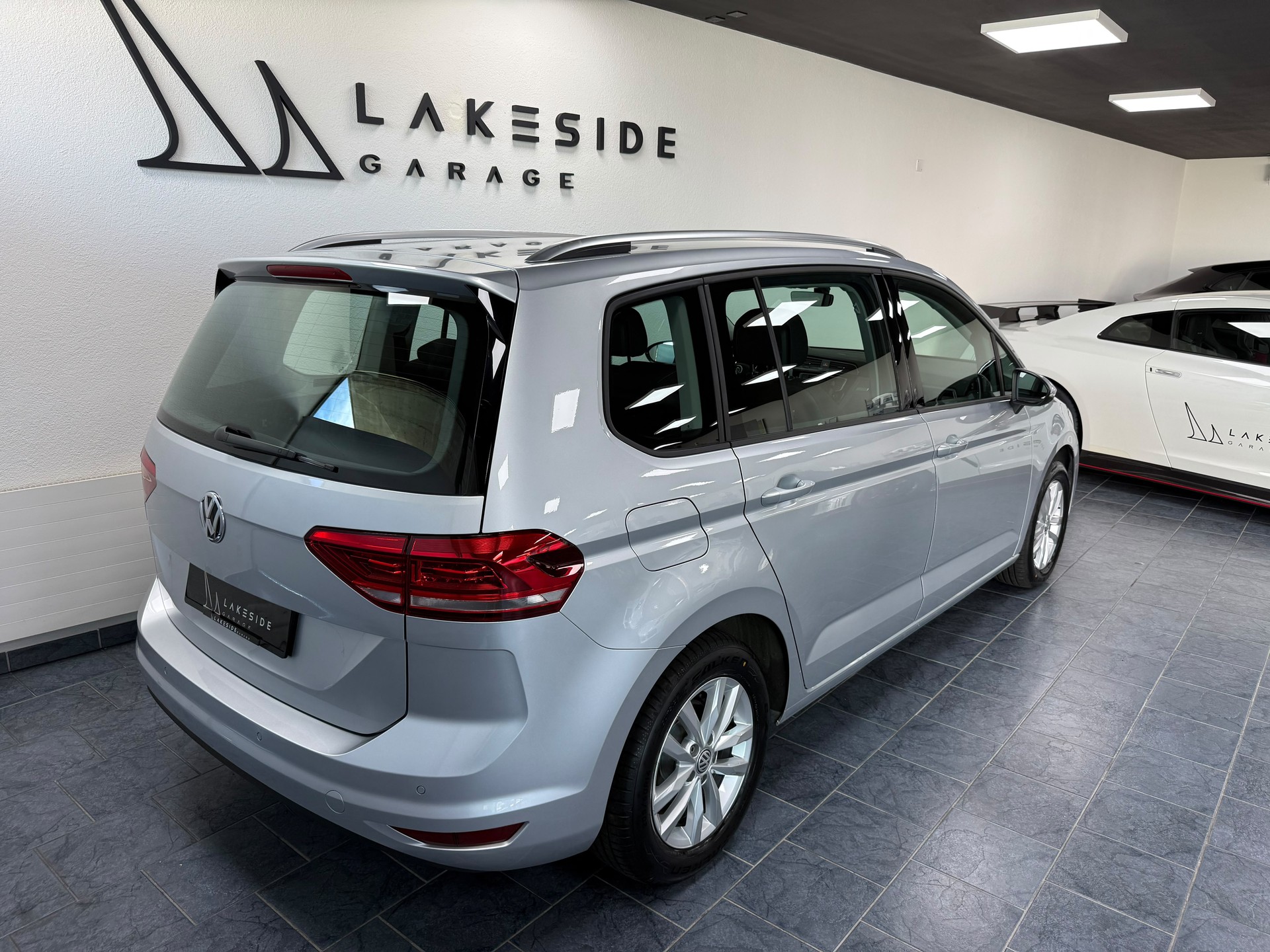 VW Touran 1.6 TDI BlueMotion Technology Trendline DSG-showroom-element-3