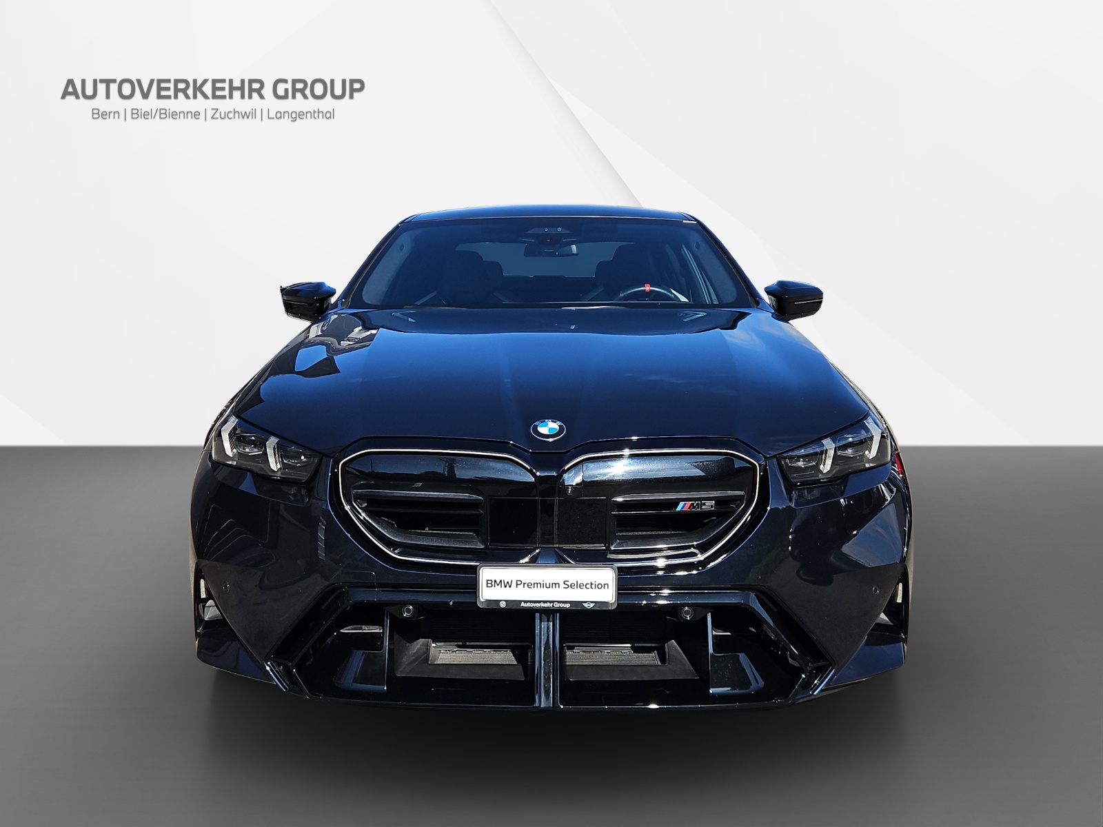 BMW M5 xDrive Limousine-showroom-element-2