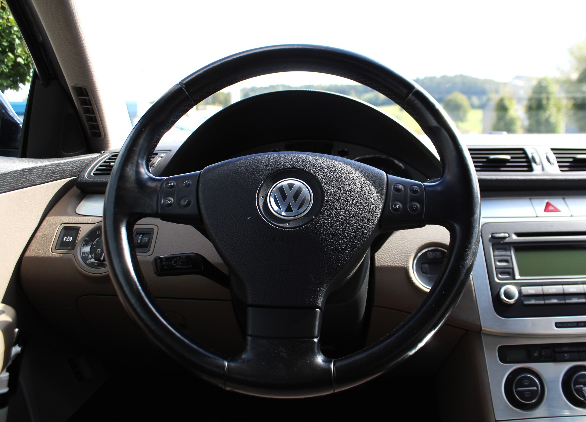 VW Passat Variant 2.0 FSI Highline / CH-Fahrzeug-image-12