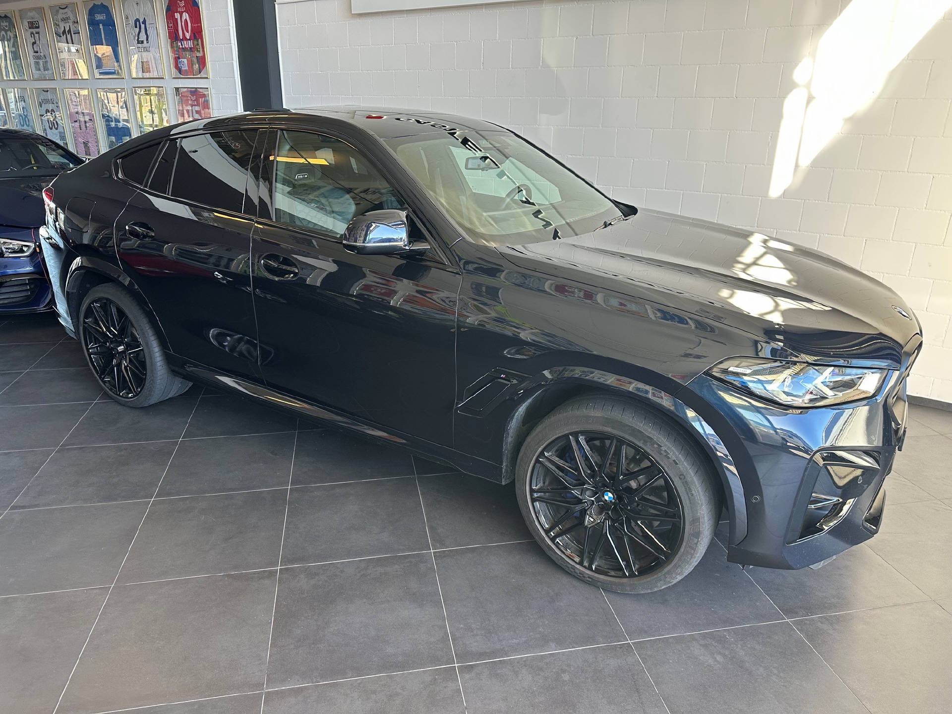 BMW X6 M Competition-showroom-element-1