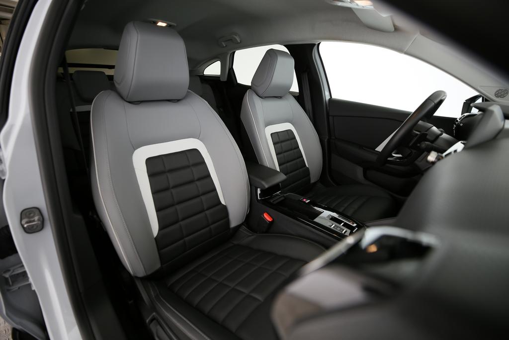 CITROEN Citroën C4 1.2 Hybrid Max-image-10