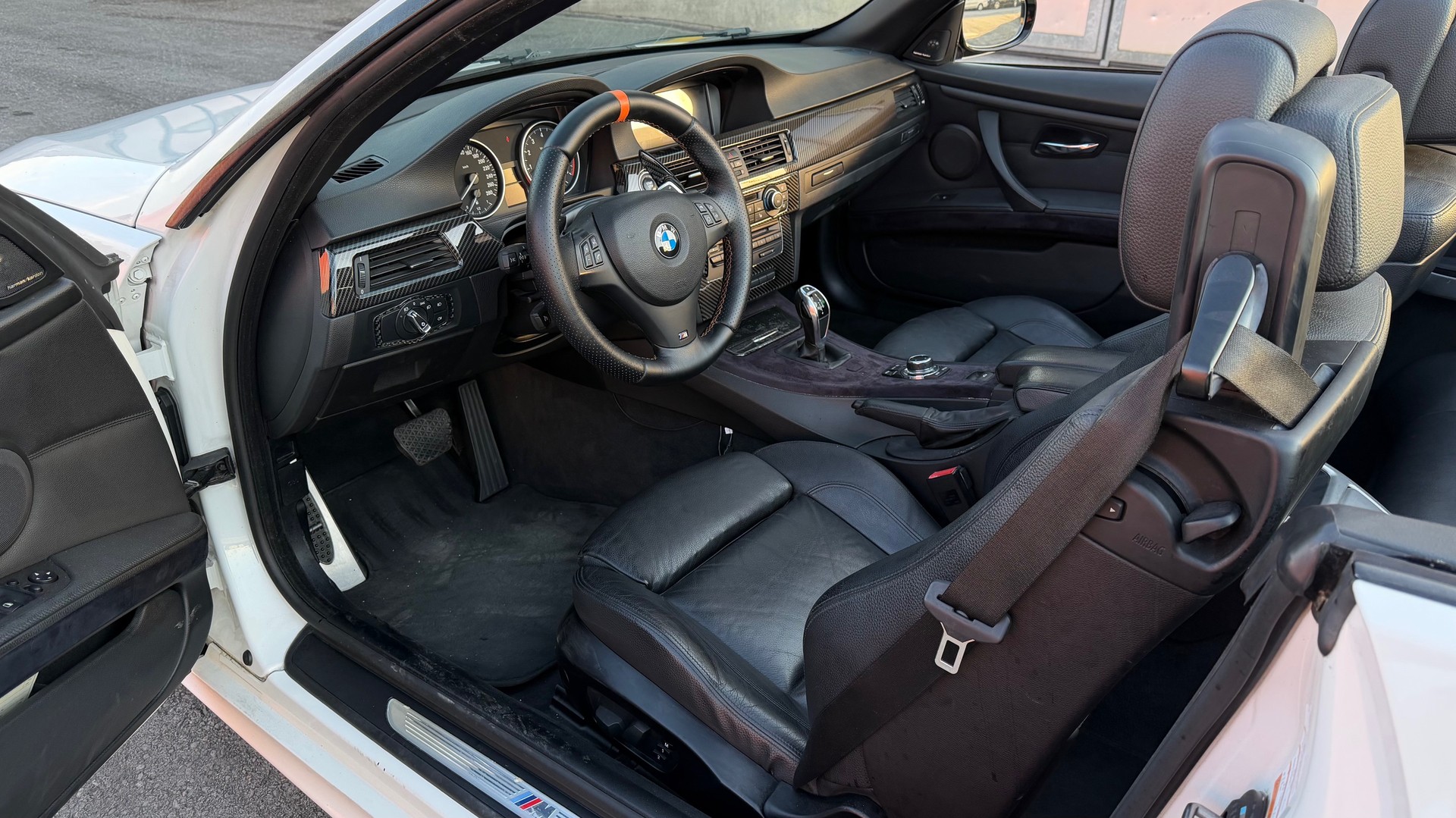 BMW 335i Cabriolet DSG-image-10