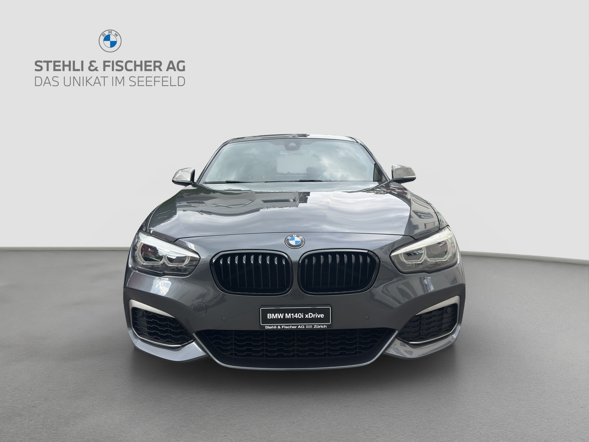 BMW M140i xDrive Steptronic-showroom-element-1