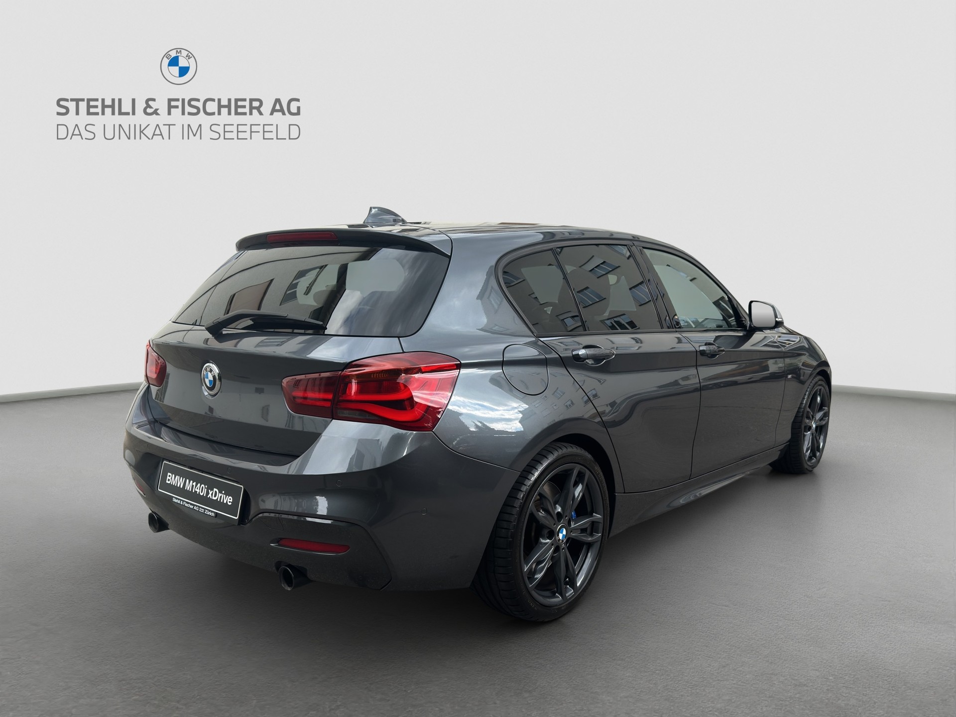 BMW M140i xDrive Steptronic-showroom-element-3