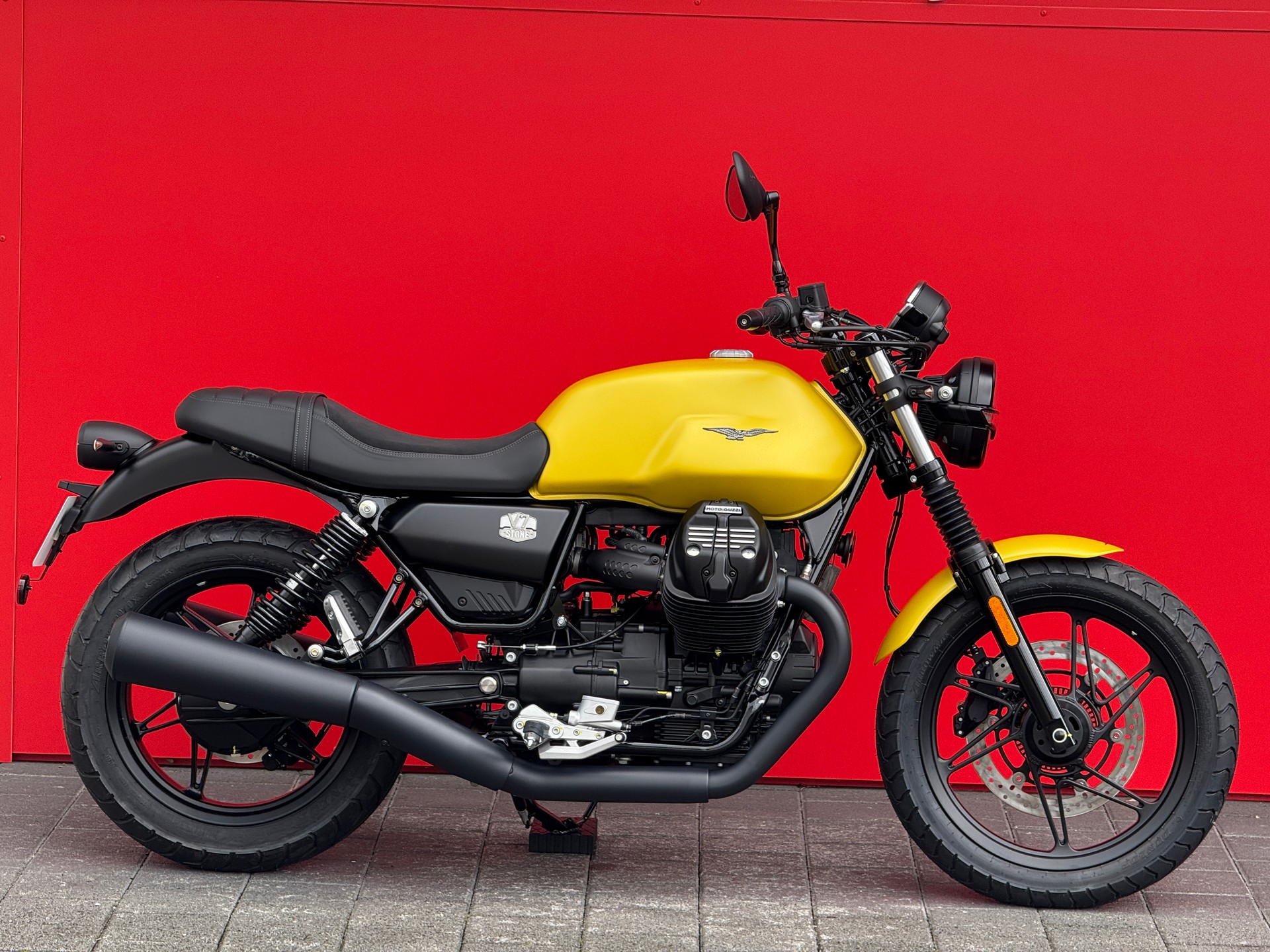 MOTO GUZZI V7 IV 850 Stone-image-0