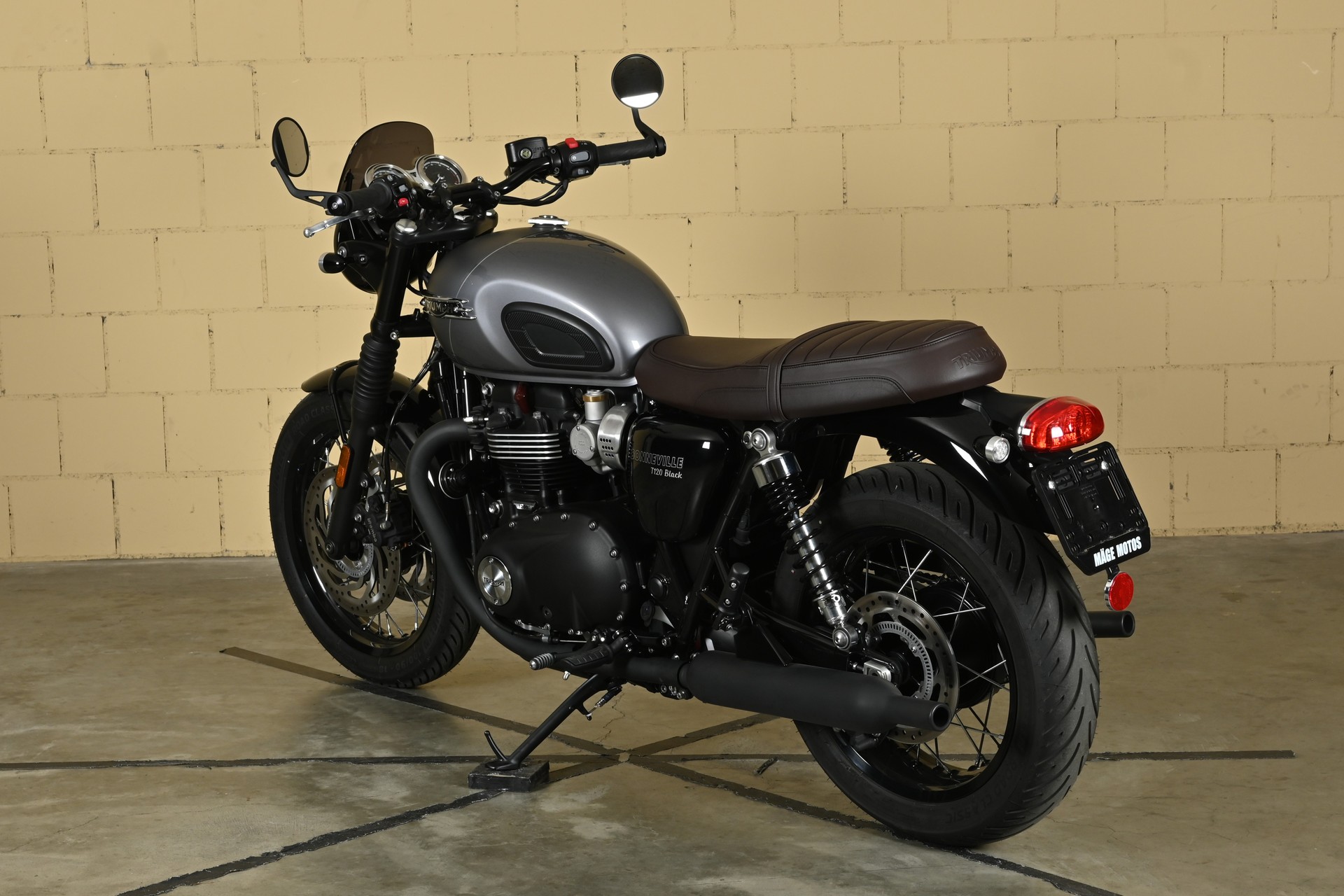 TRIUMPH Bonneville T120 Black-image-4