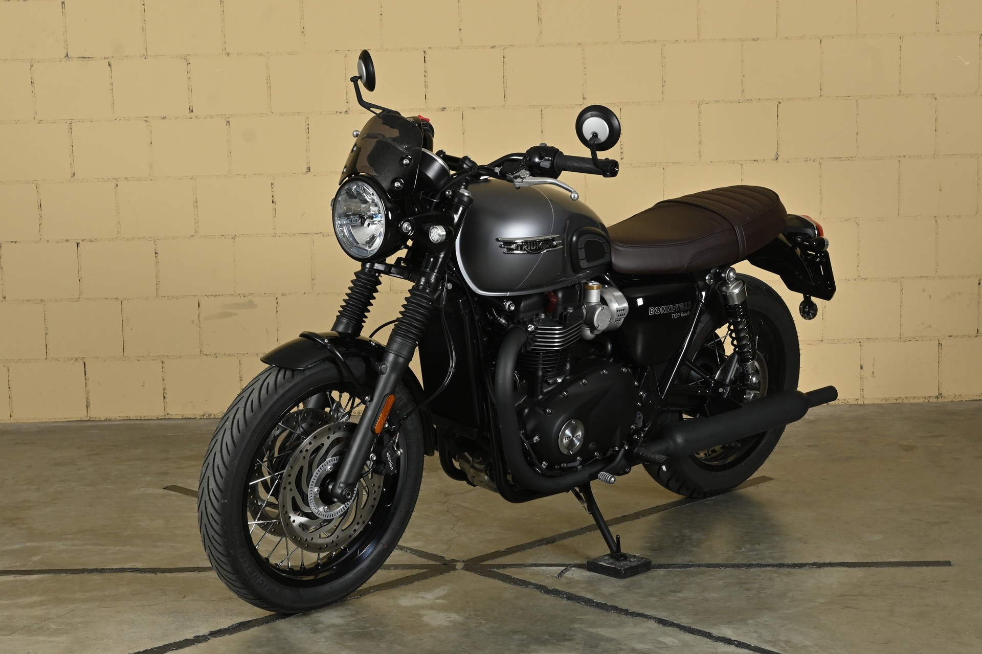 TRIUMPH Bonneville T120 Black-image-2