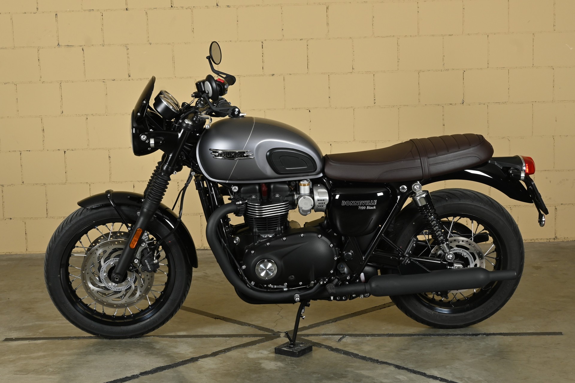 TRIUMPH Bonneville T120 Black-image-3
